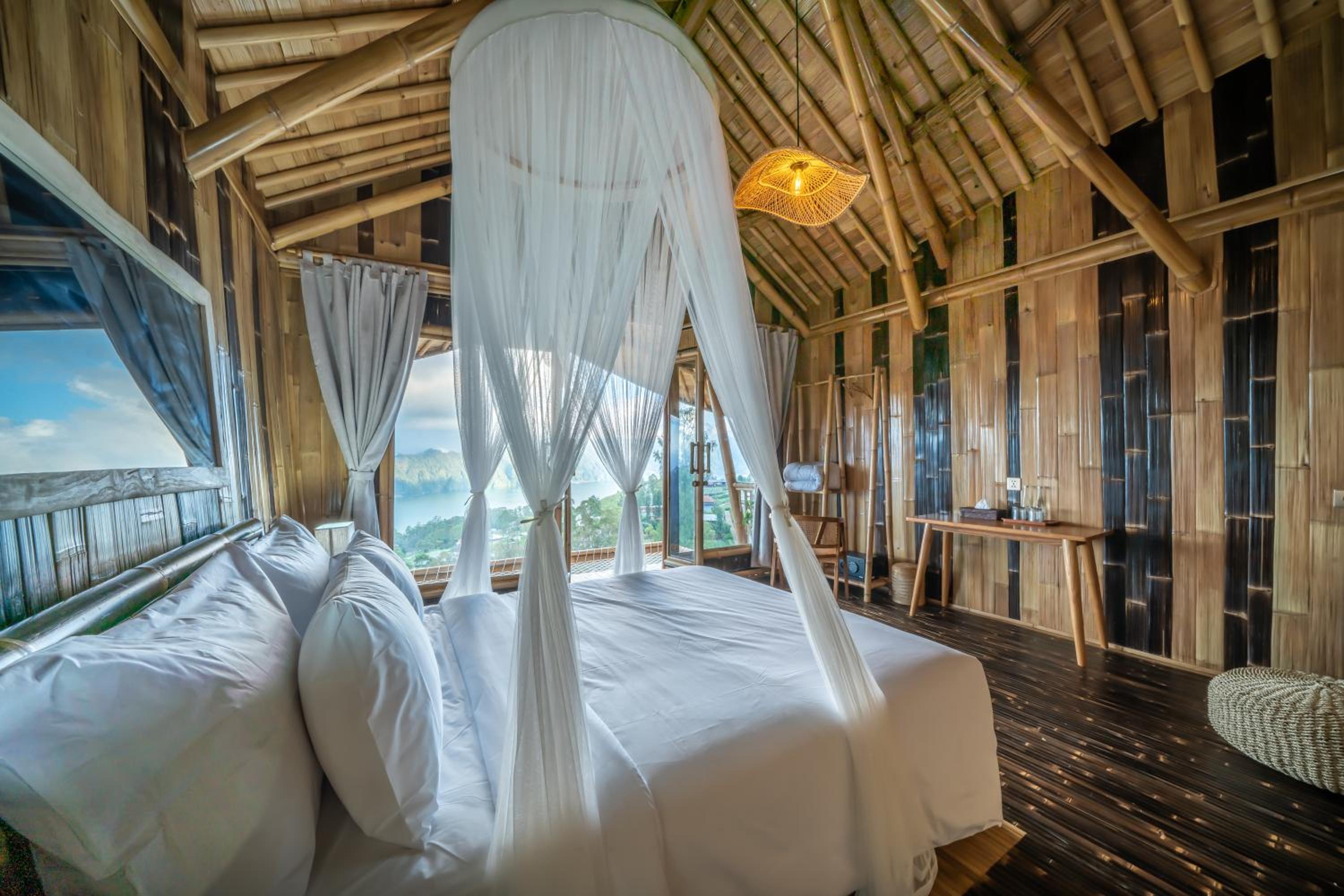 One Bedroom Plunge Pool Villa With Lake View - Photo 1