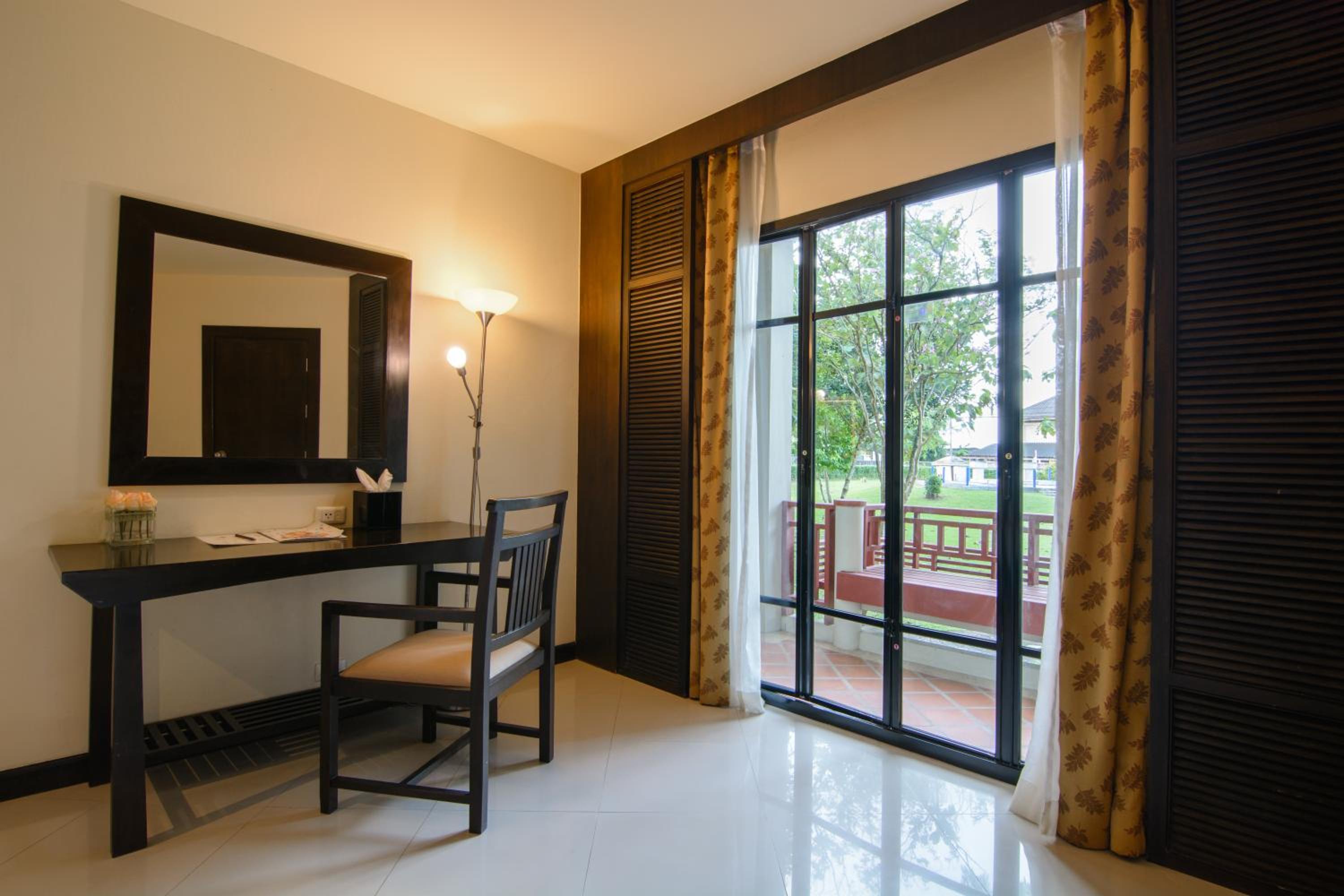Superior King Room with Garden View - Photo 2