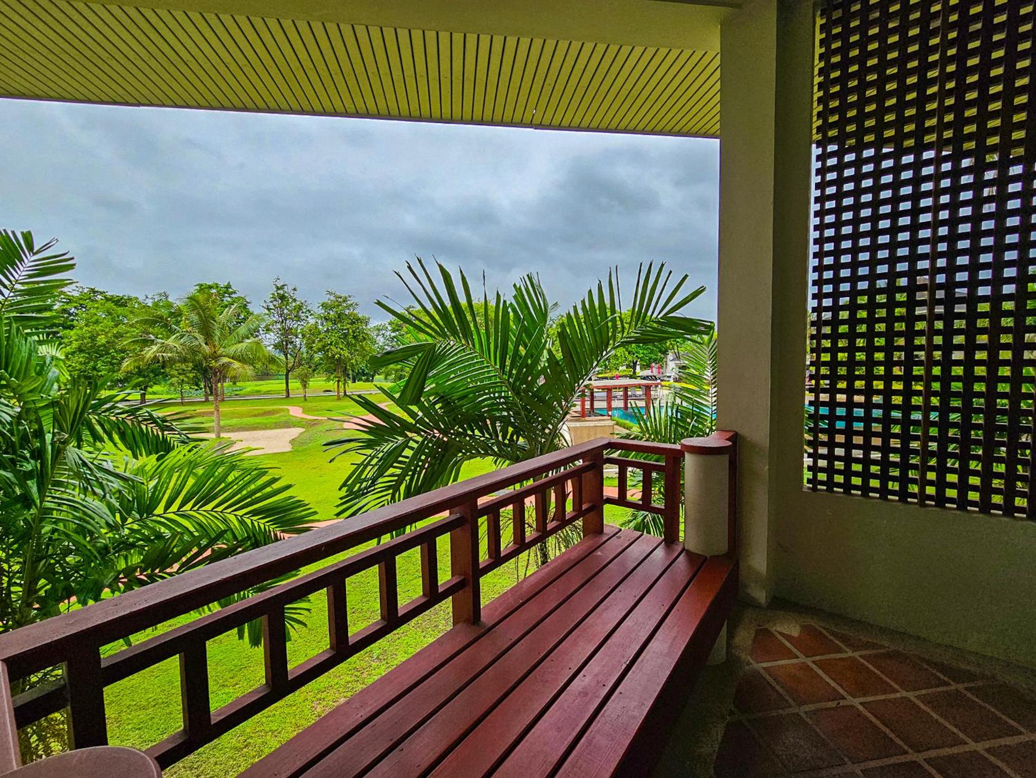 Superior King Room with Pool Side - Photo 4