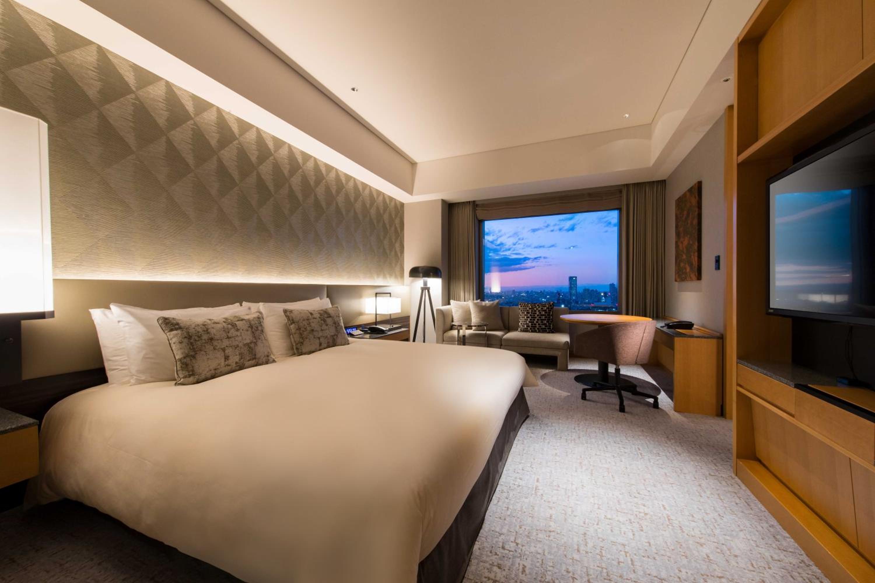 Deluxe King Room - Executive Floor - Non-Smoking
