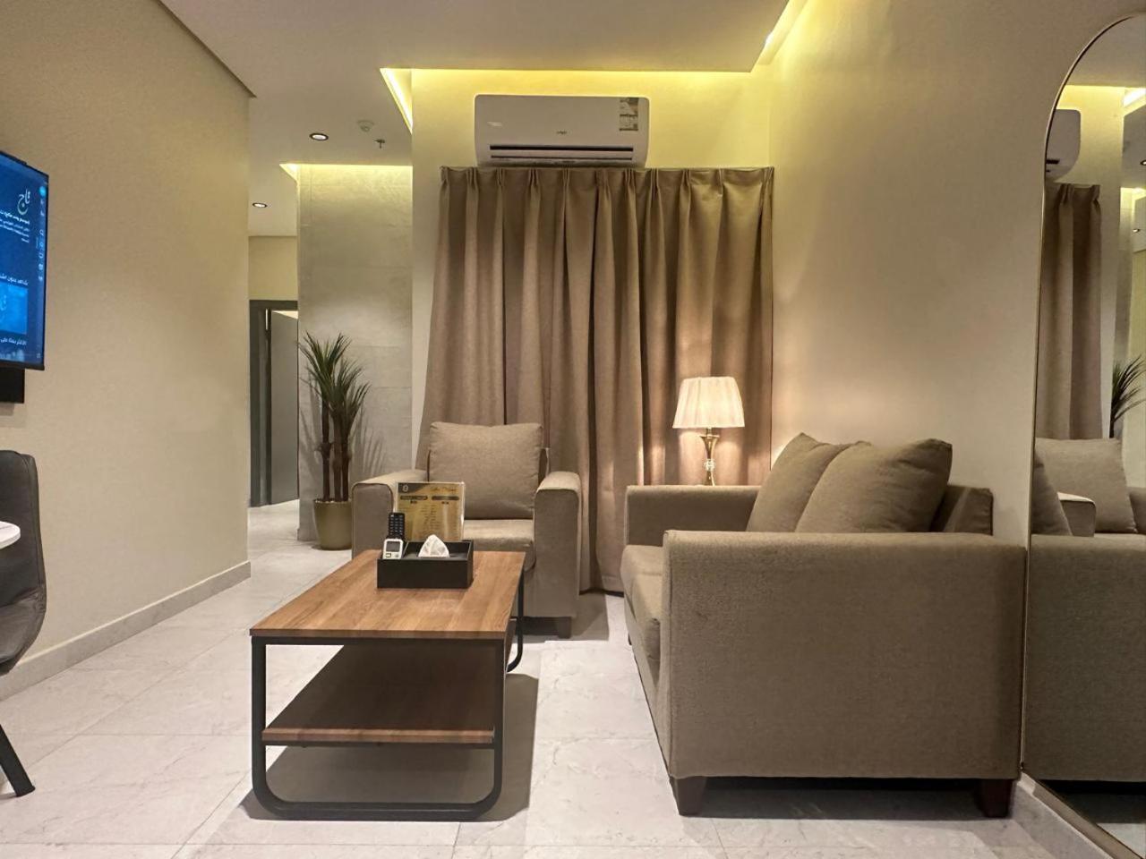 One-Bedroom Deluxe Apartment photo 1