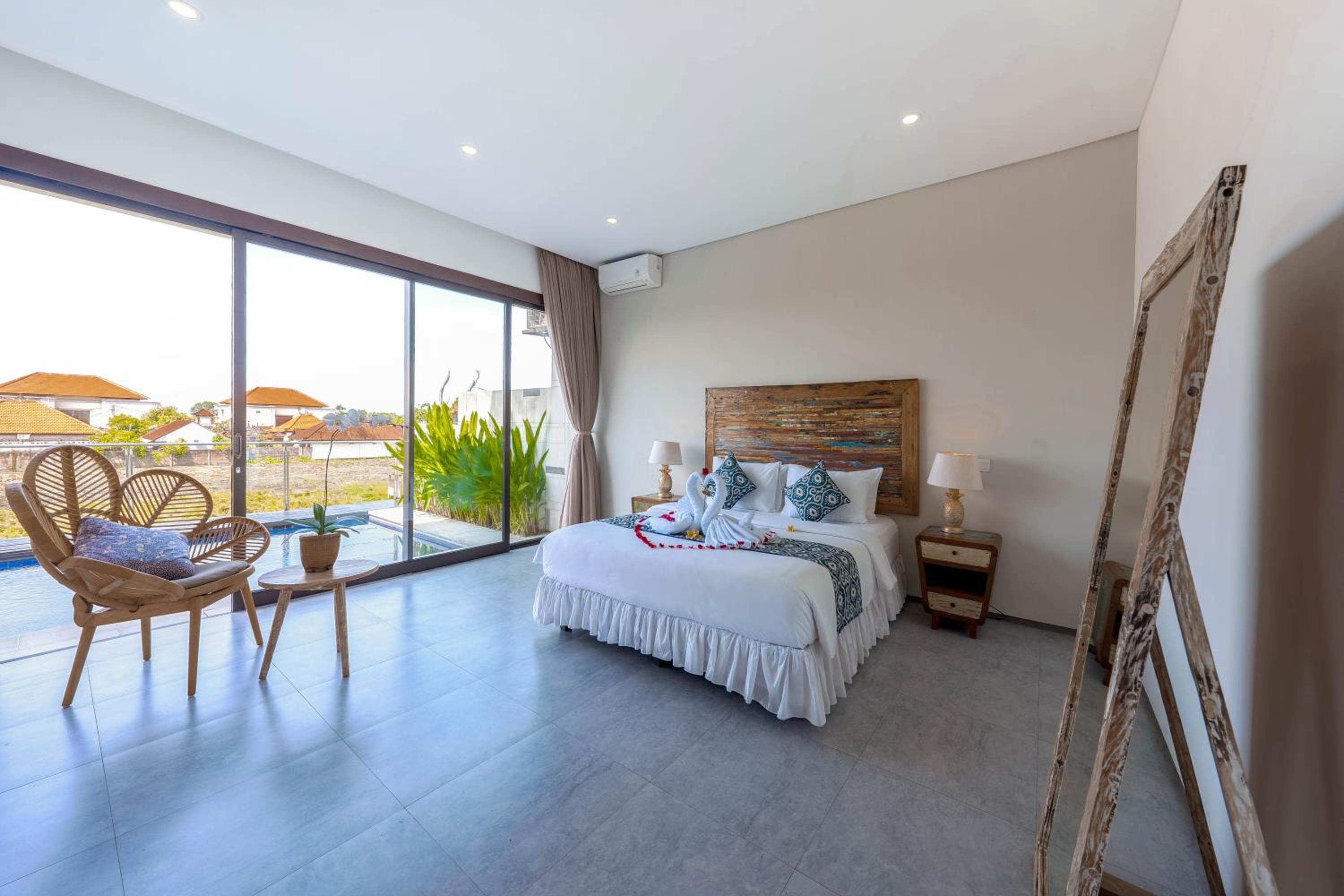 Four-Bedroom Villa with Private Pool photo 1