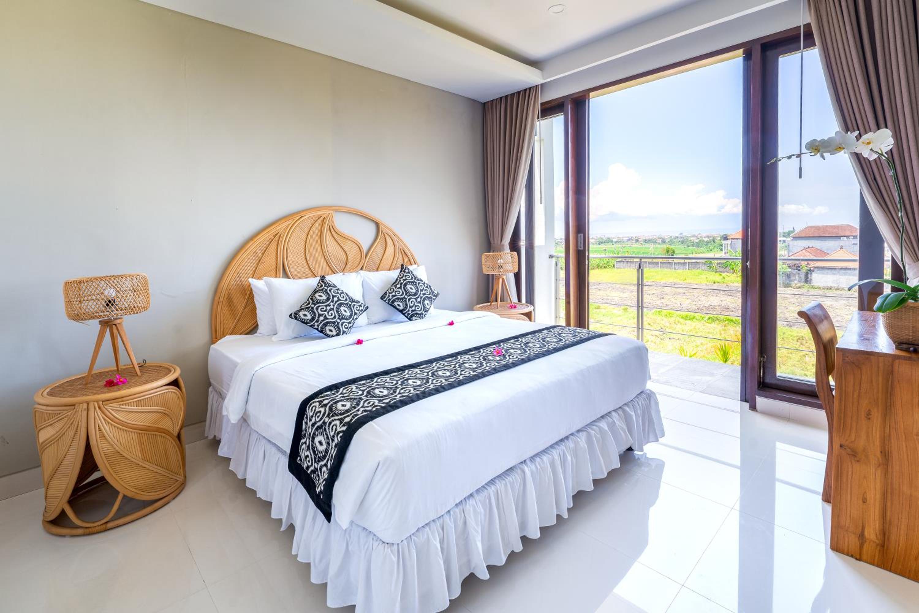 Three-Bedroom Villa with Private Pool photo 3