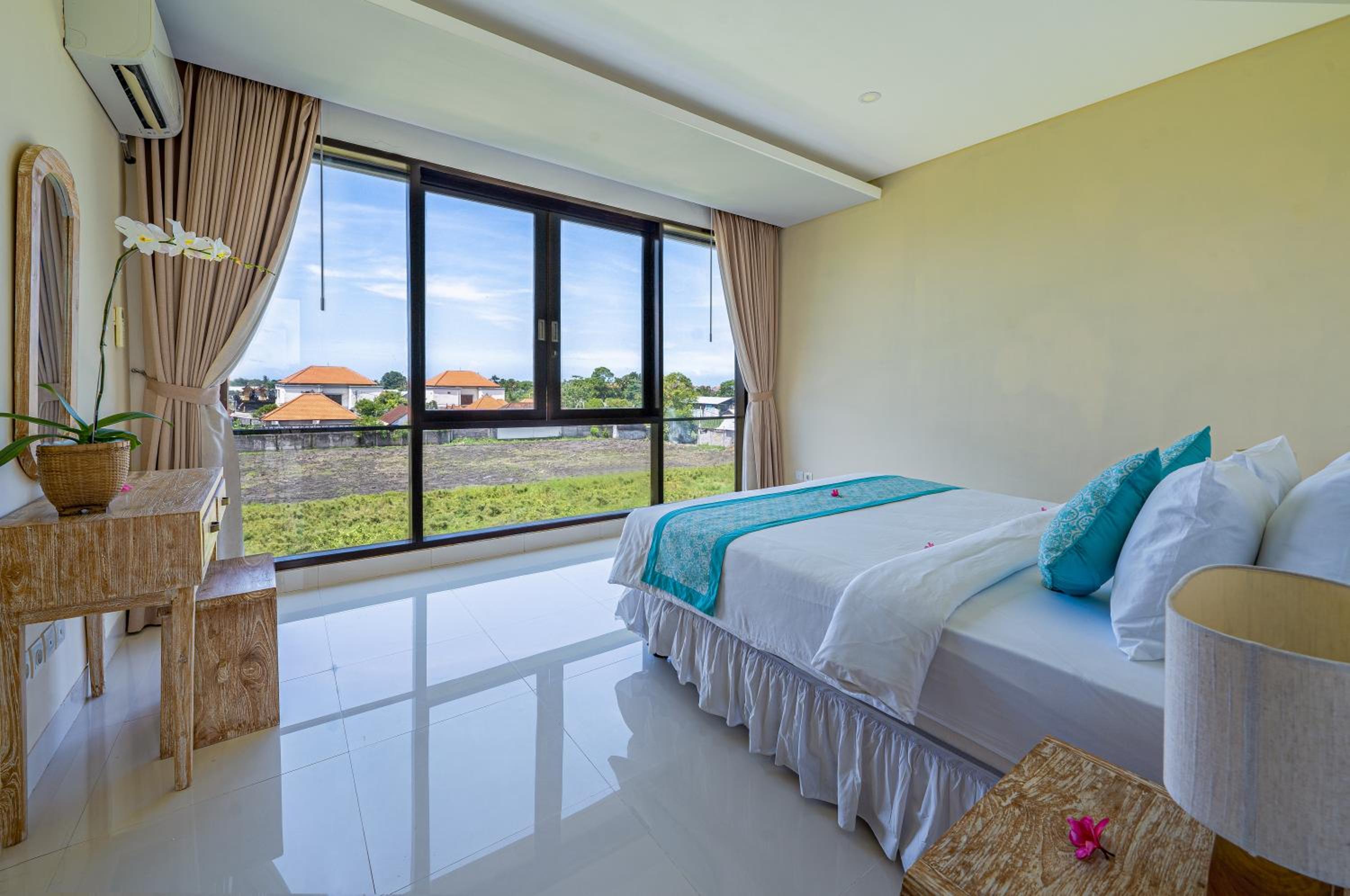 Three-Bedroom Villa with Private Pool photo 2