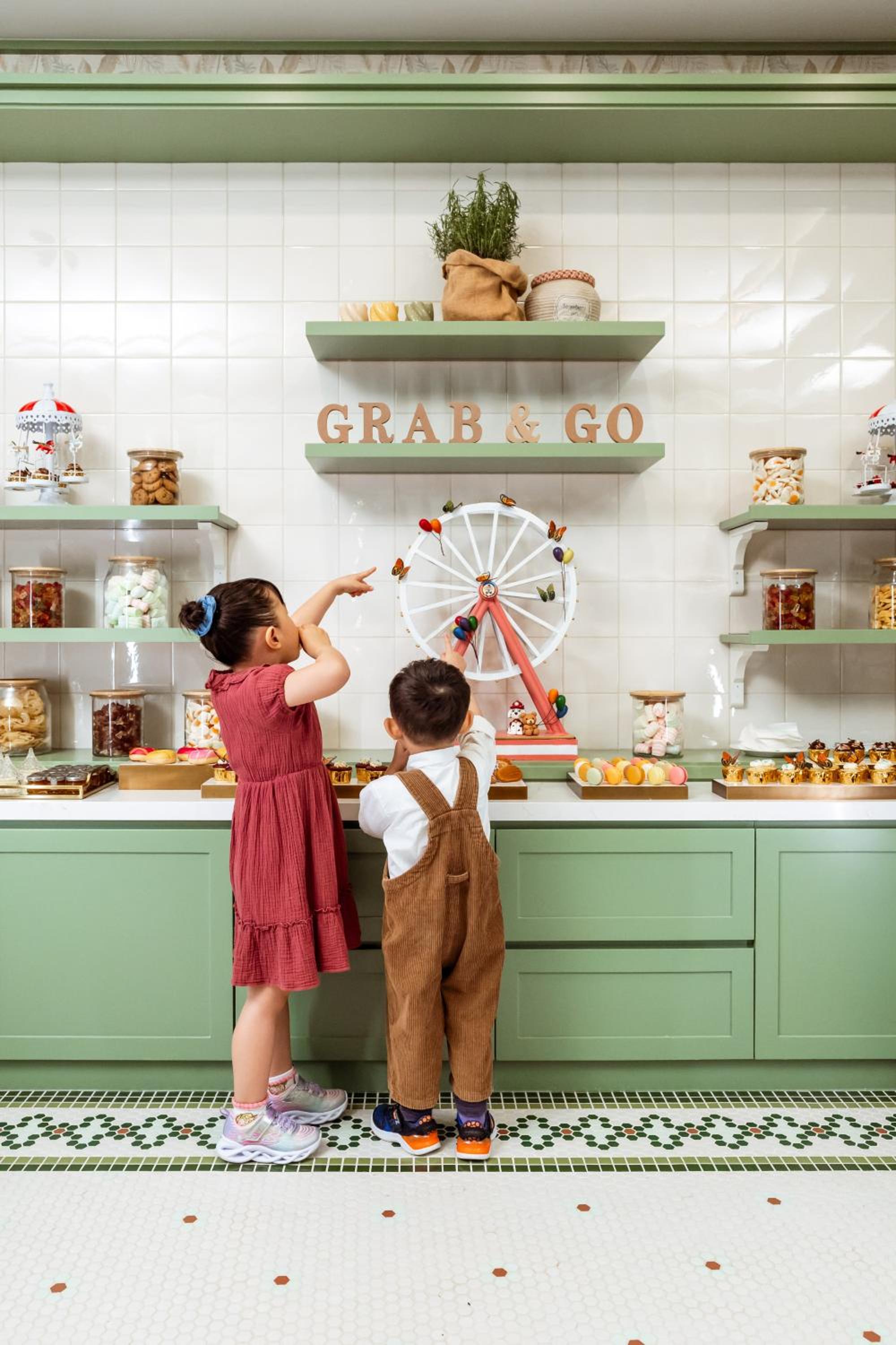 Hong Kong Wonders Themed Family Suite