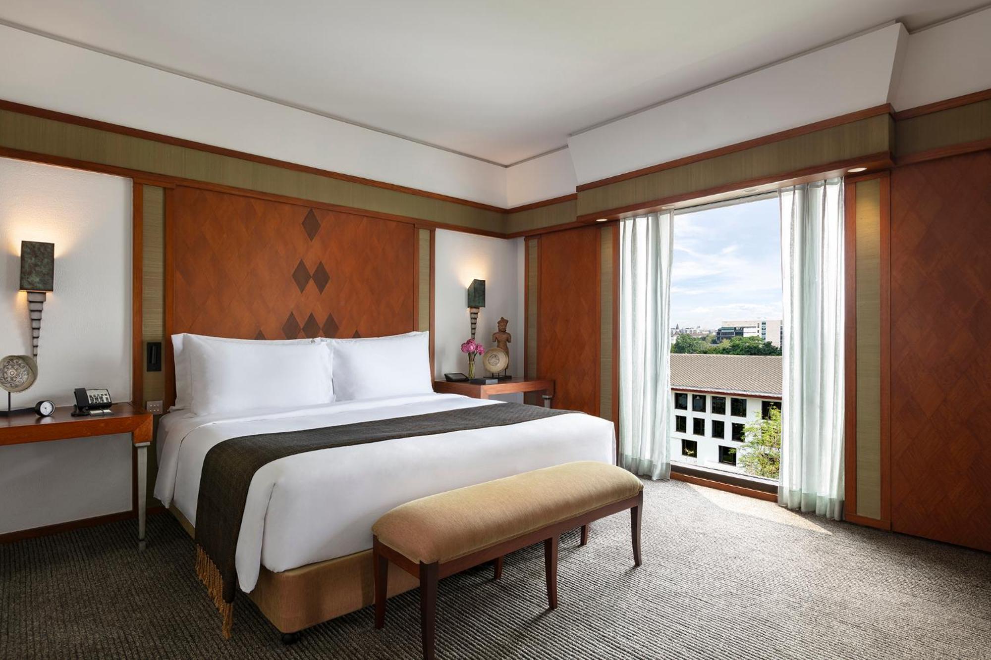 Deluxe Suite with Club Benefit