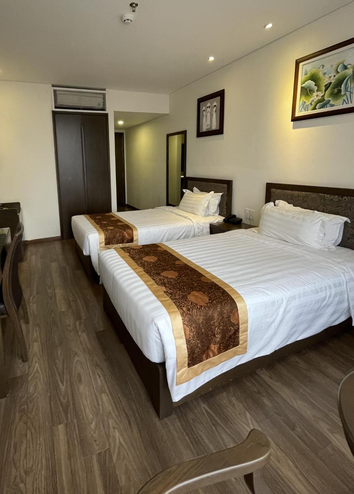 Superior Twin Room with City View