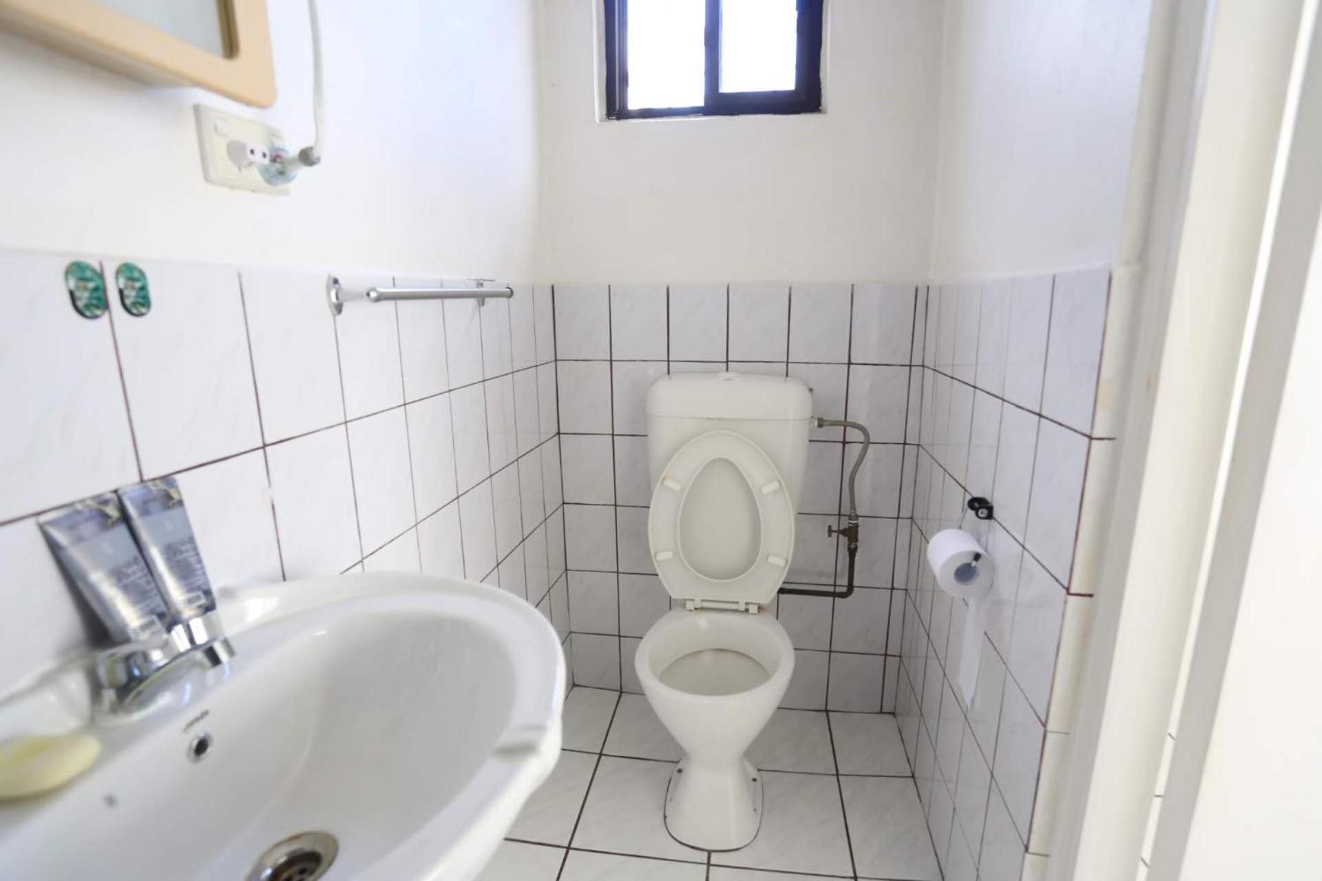 Double Room With Private Bathroom photo 3