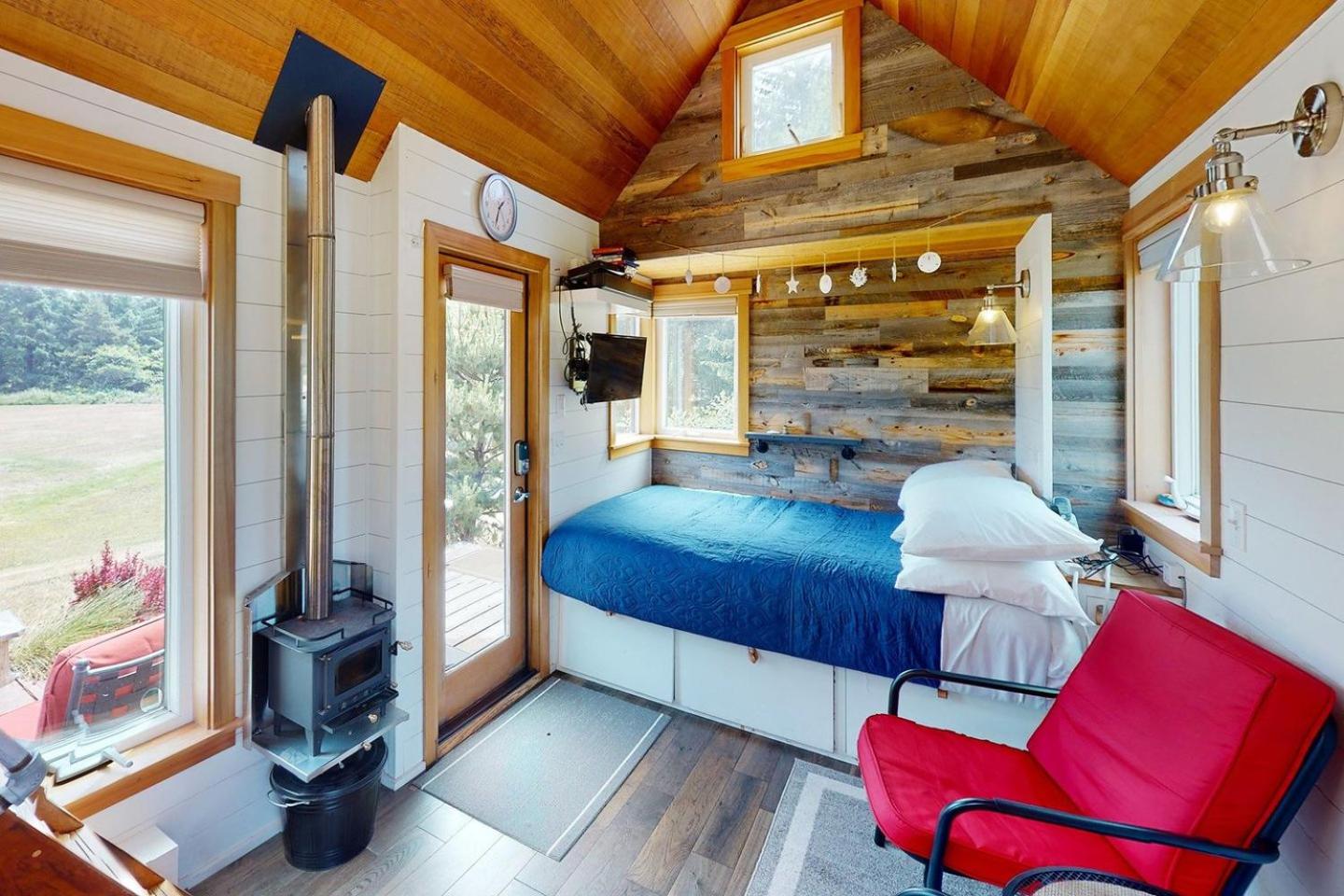 One-Bedroom House photo 1