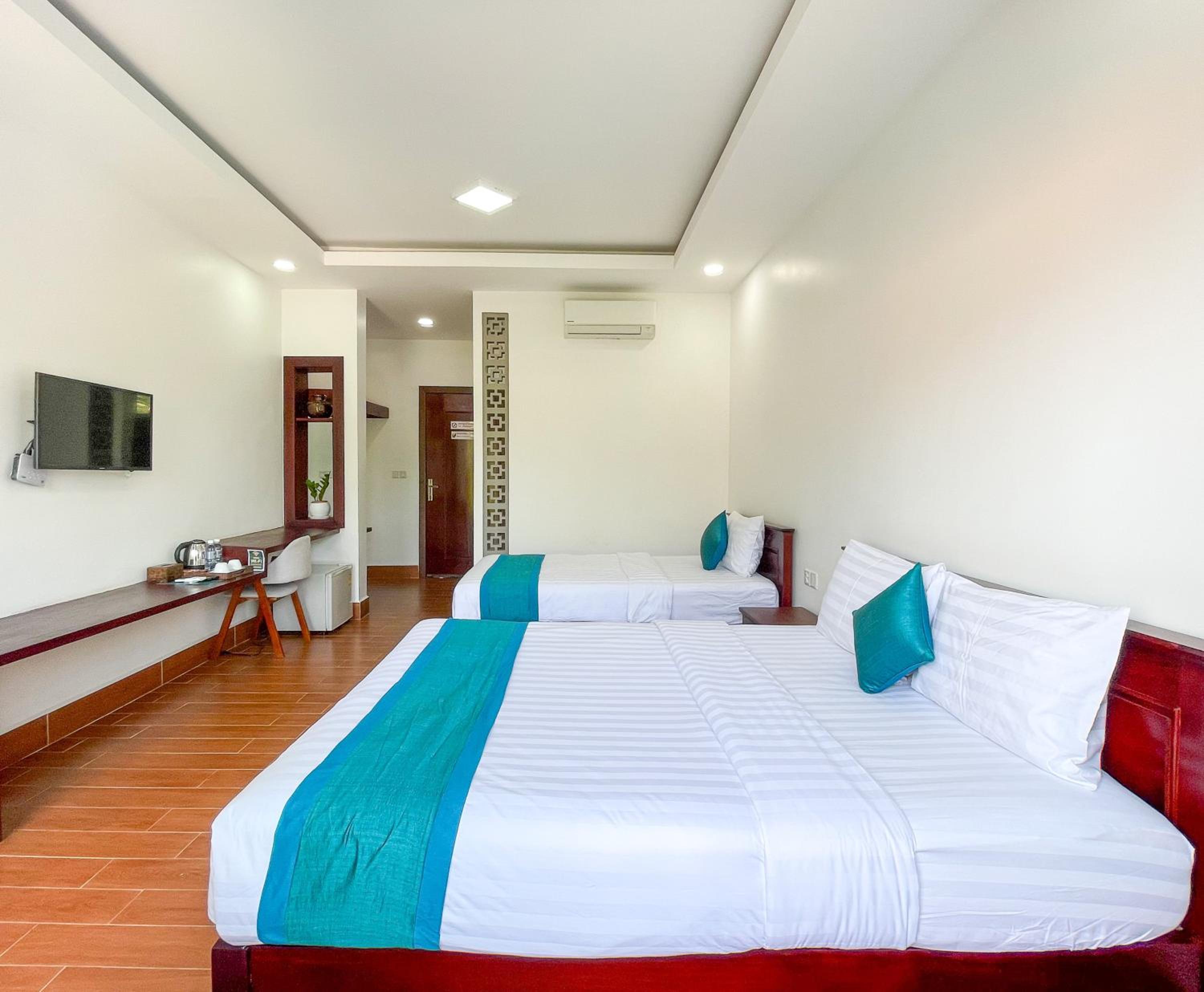 Twin Room with Balcony photo 3