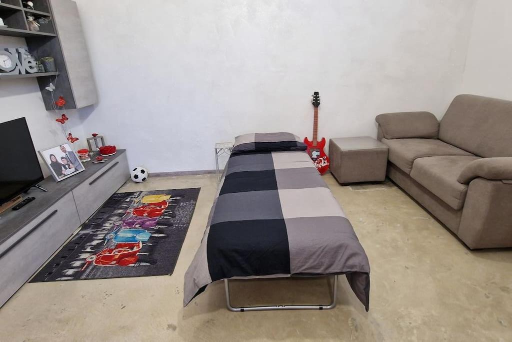 One-Bedroom Apartment photo 1