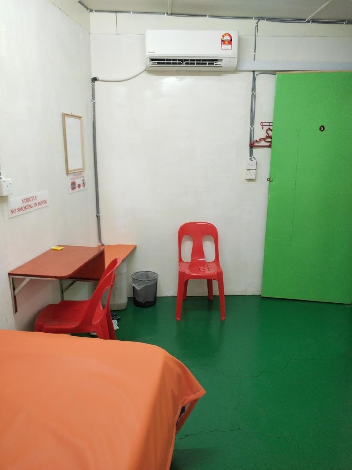 Economy Triple Room with Shared Bathroom photo 2