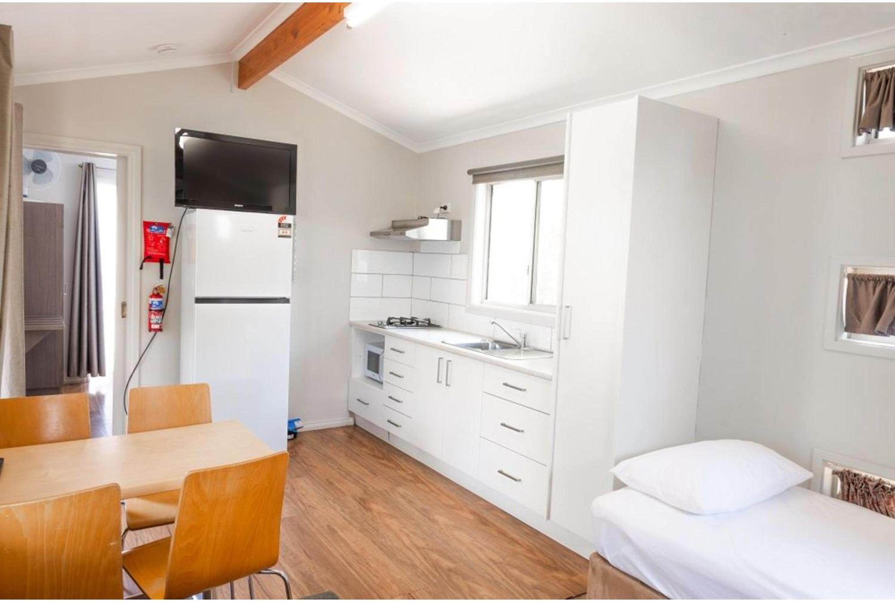Standard 1 Bedroom Cabin - Sleeps 3 photo 2