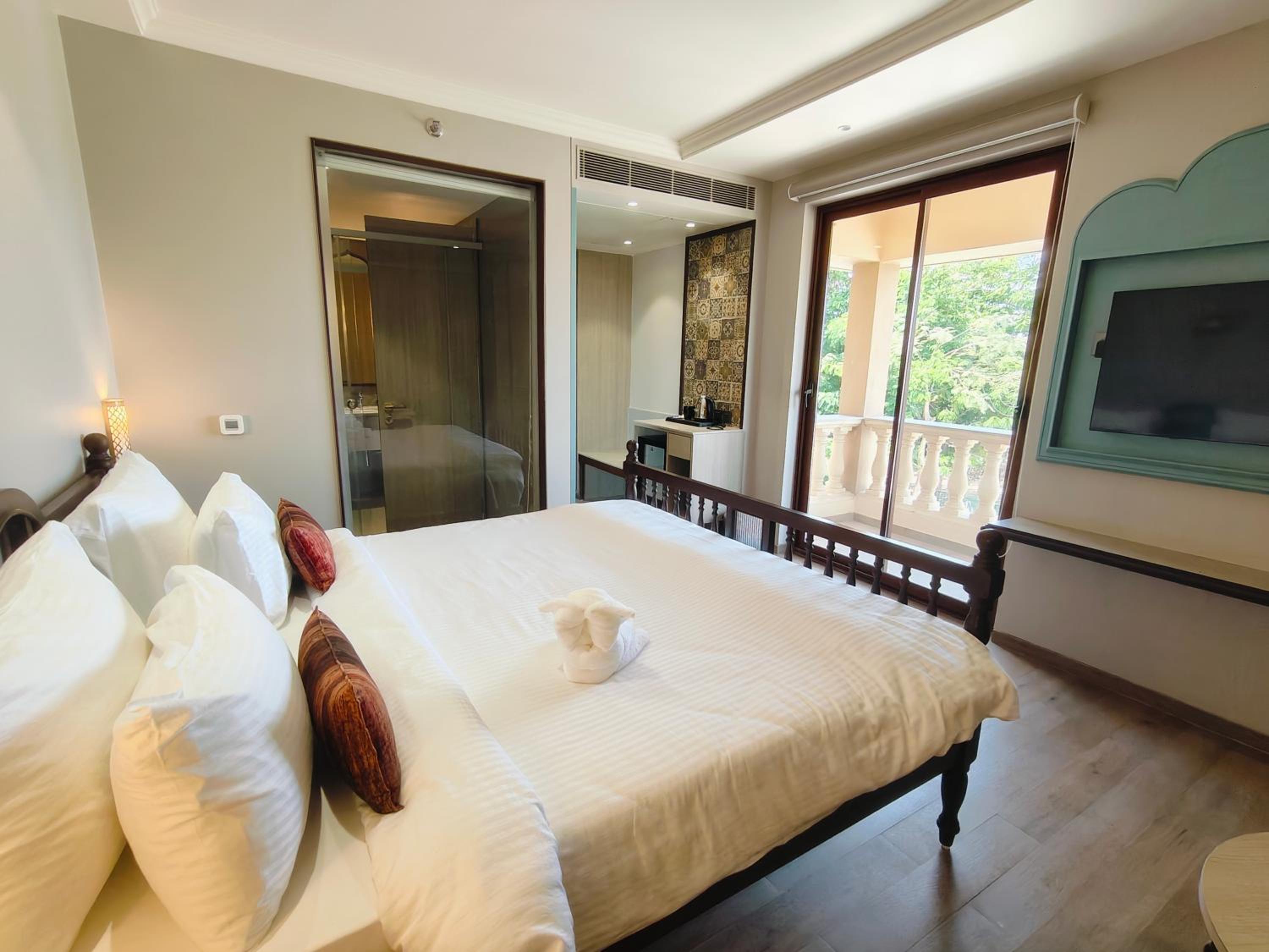Deluxe Double Room with Balcony