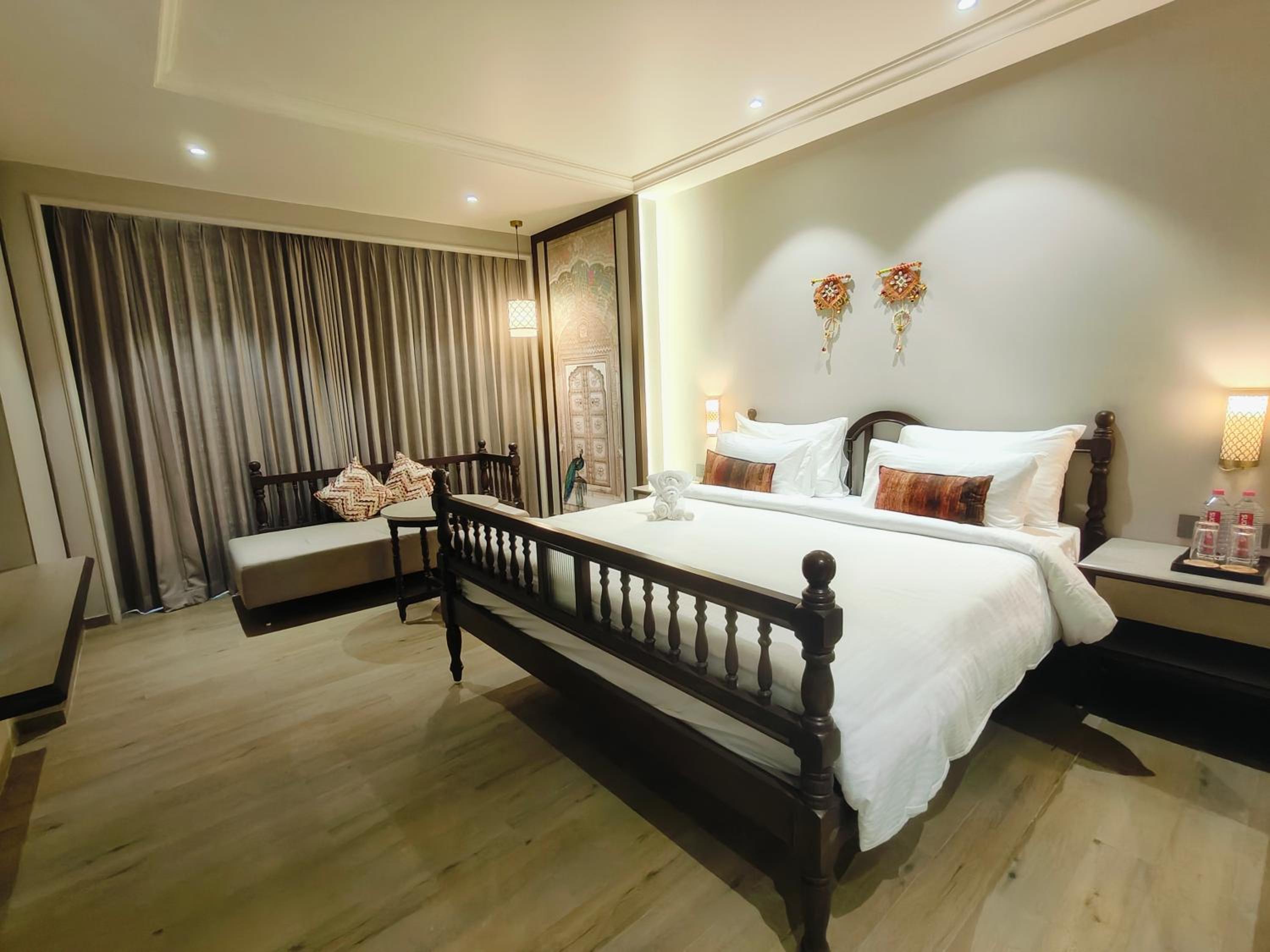 Deluxe Double Room with Balcony photo 3