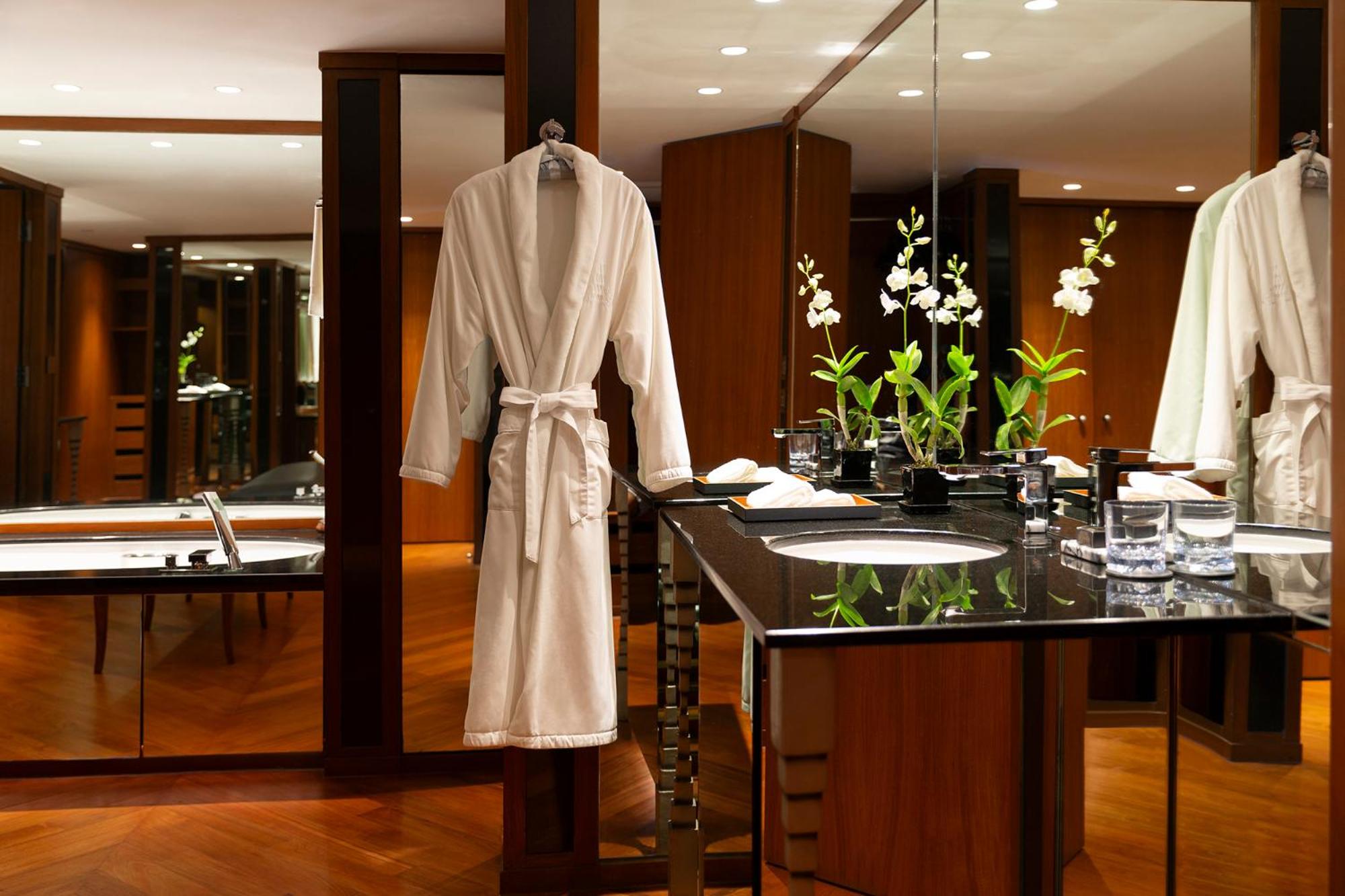 Executive Suite thumbnail 5