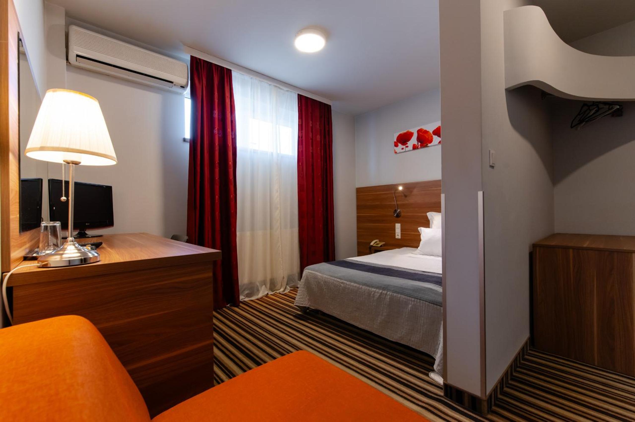 Budget Double Room photo 2