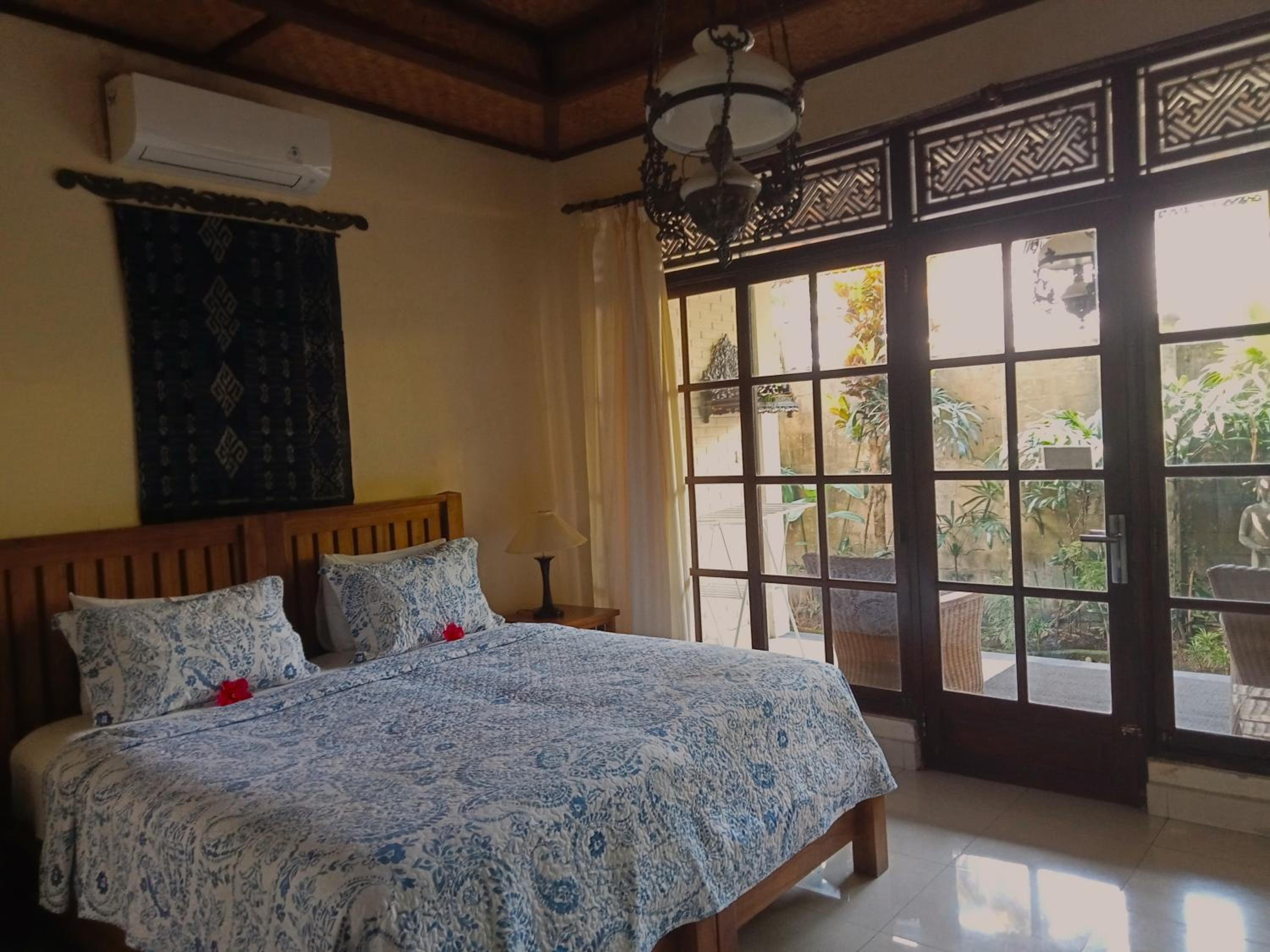 Three-Bedroom Villa with Private Pool - Photo 9