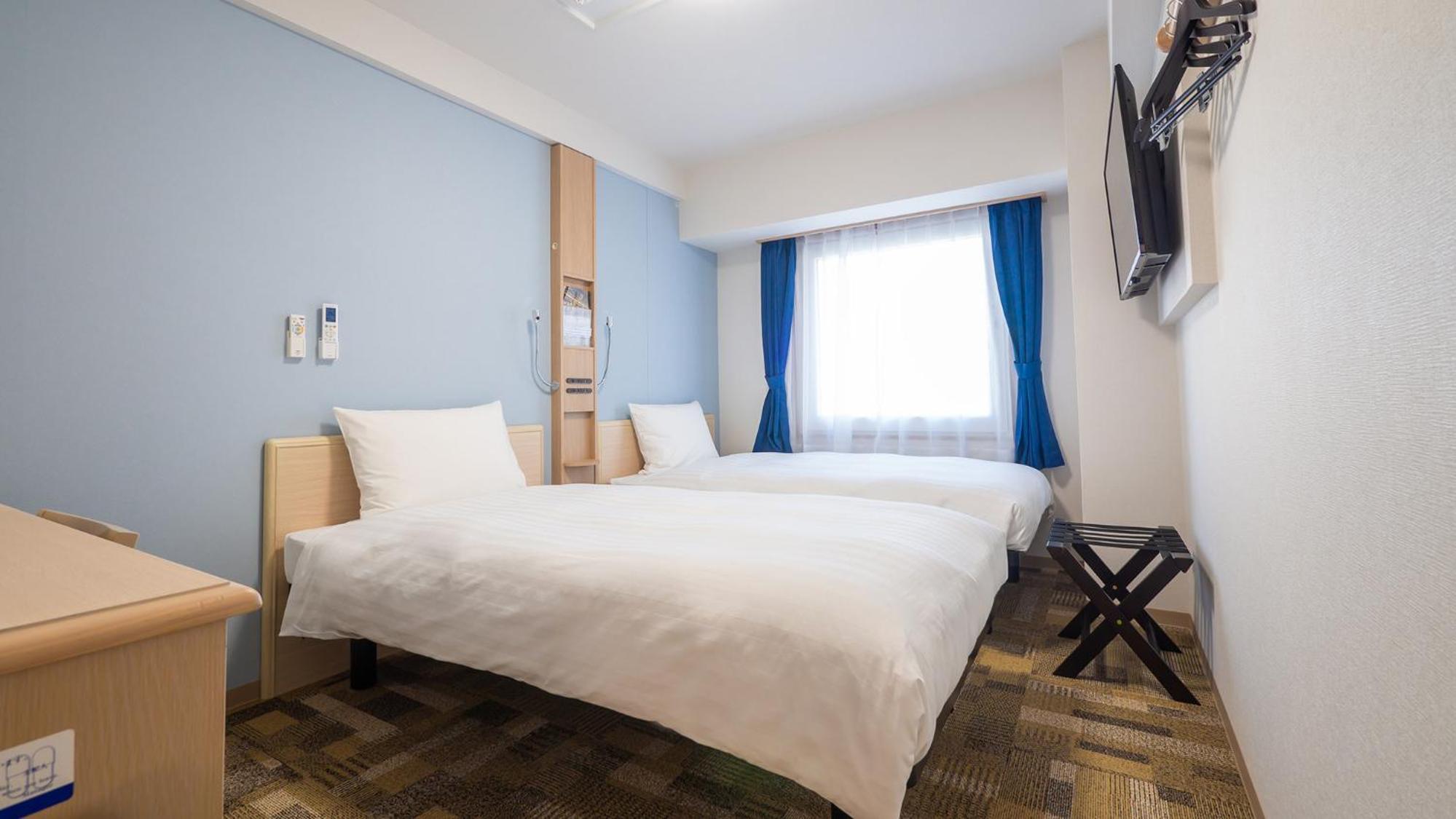 Twin Room - Non-Smoking photo 1