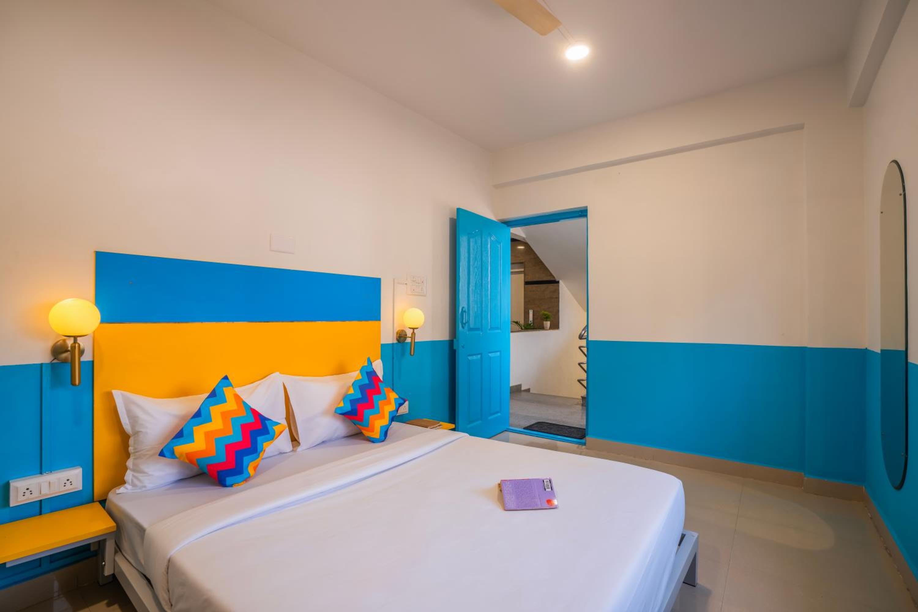 Deluxe Double A/C Room with Ensuite Bathroom - Photo 1
