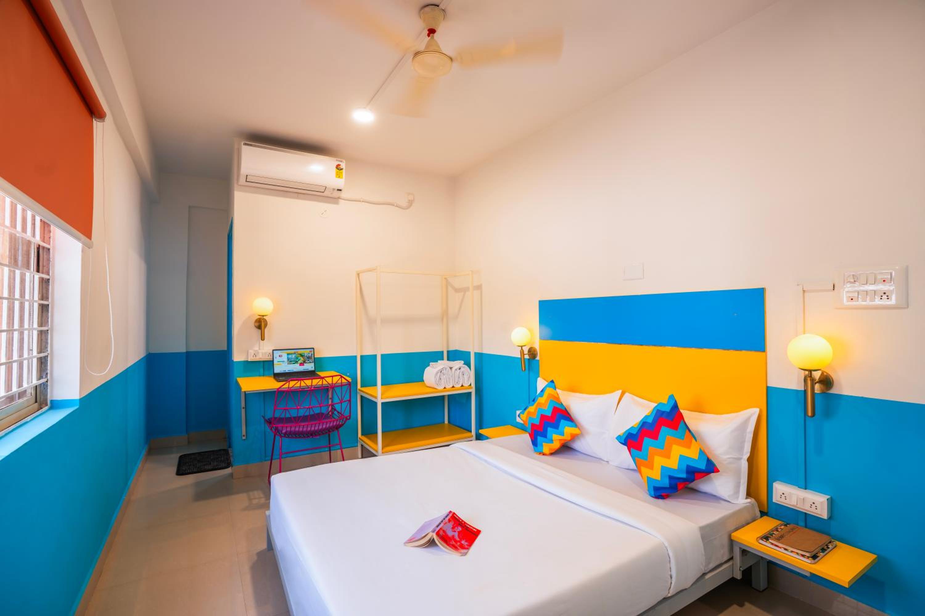 Deluxe Double A/C Room with Ensuite Bathroom - Photo 9