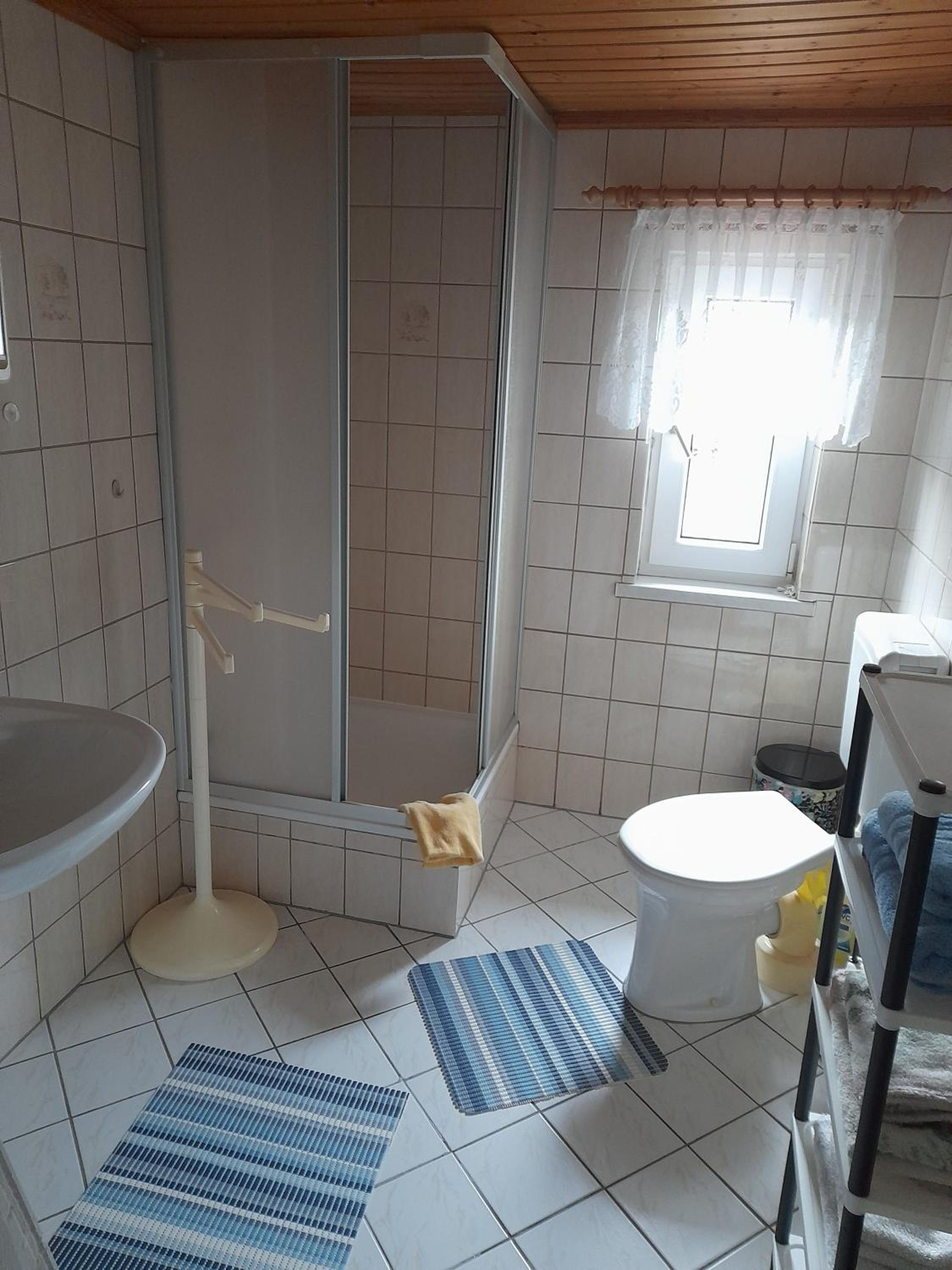Two-Bedroom Apartment with Shower  photo 2