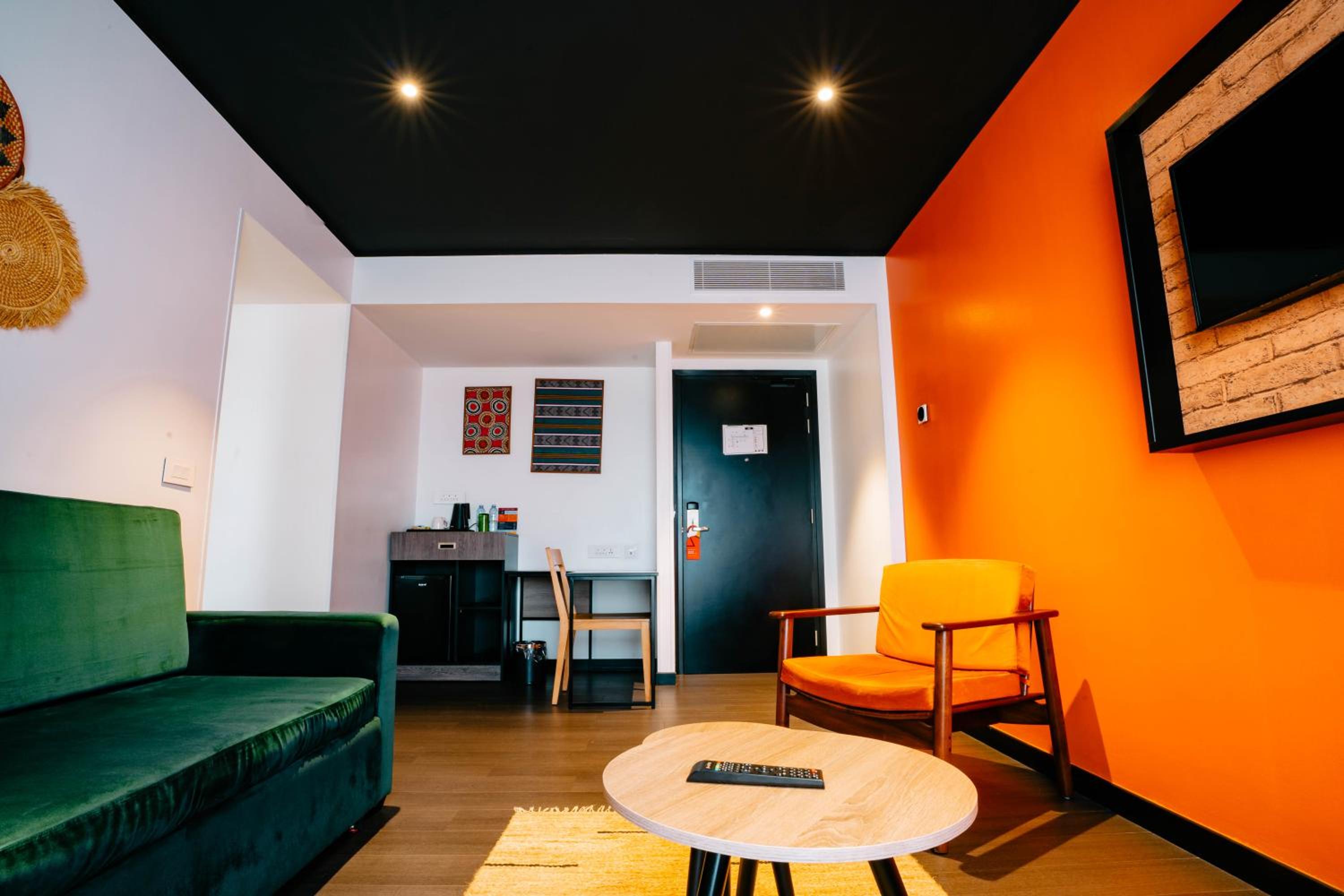 Suite - Photo 1