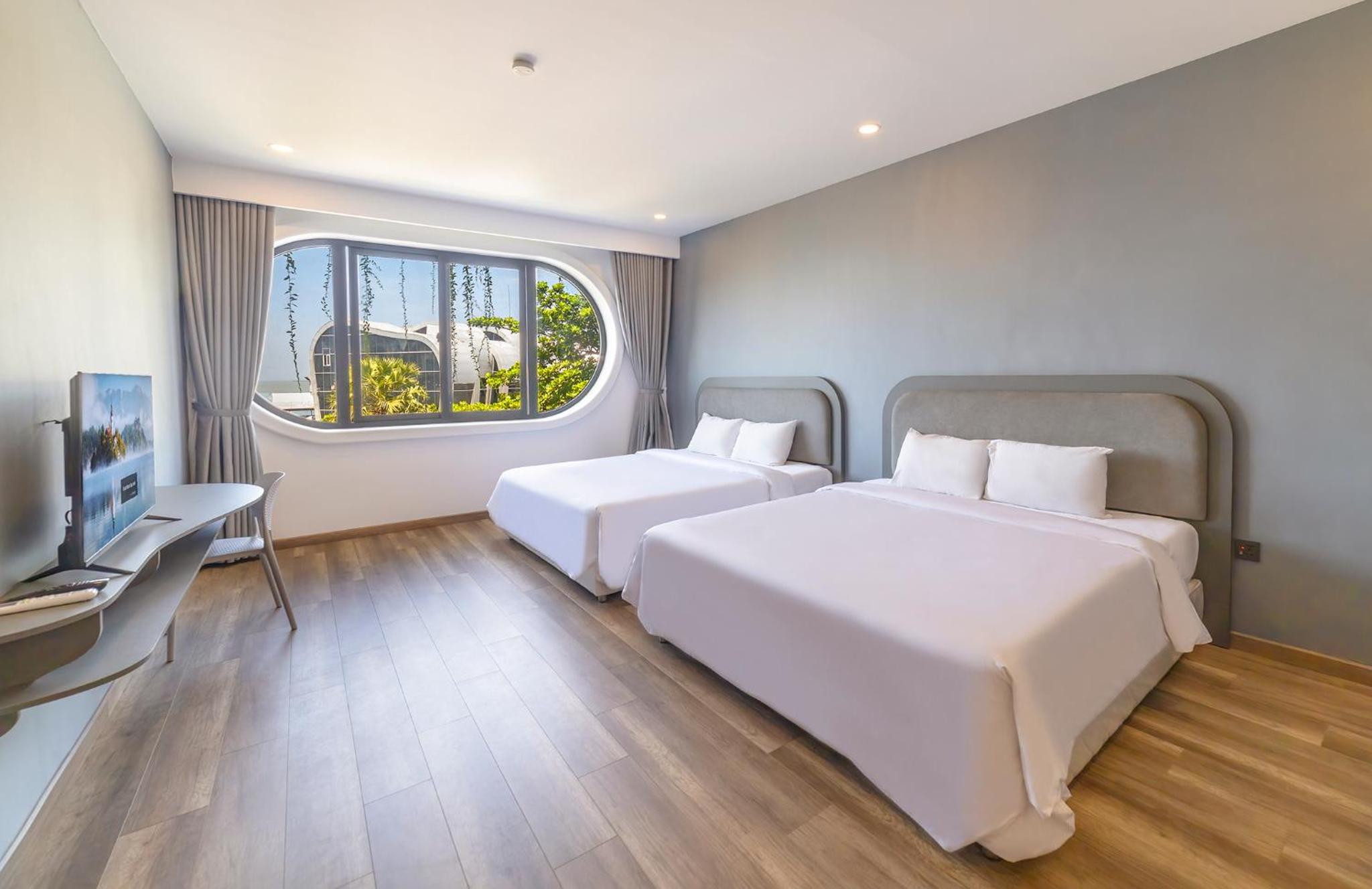 Deluxe Triple Room with Sea View - Photo 10