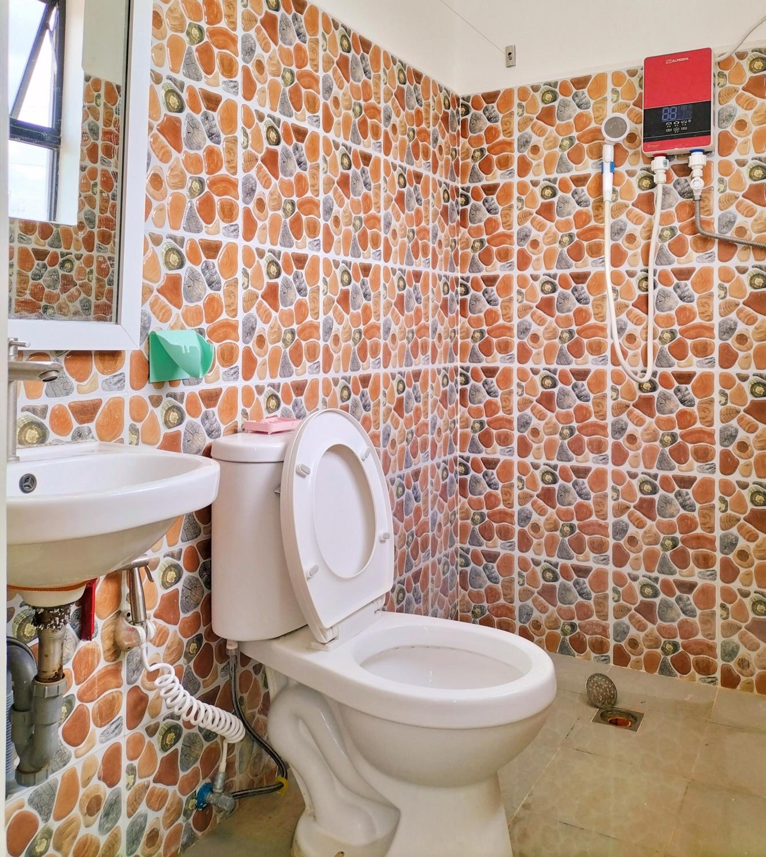 Family Room with Private Bathroom photo 2