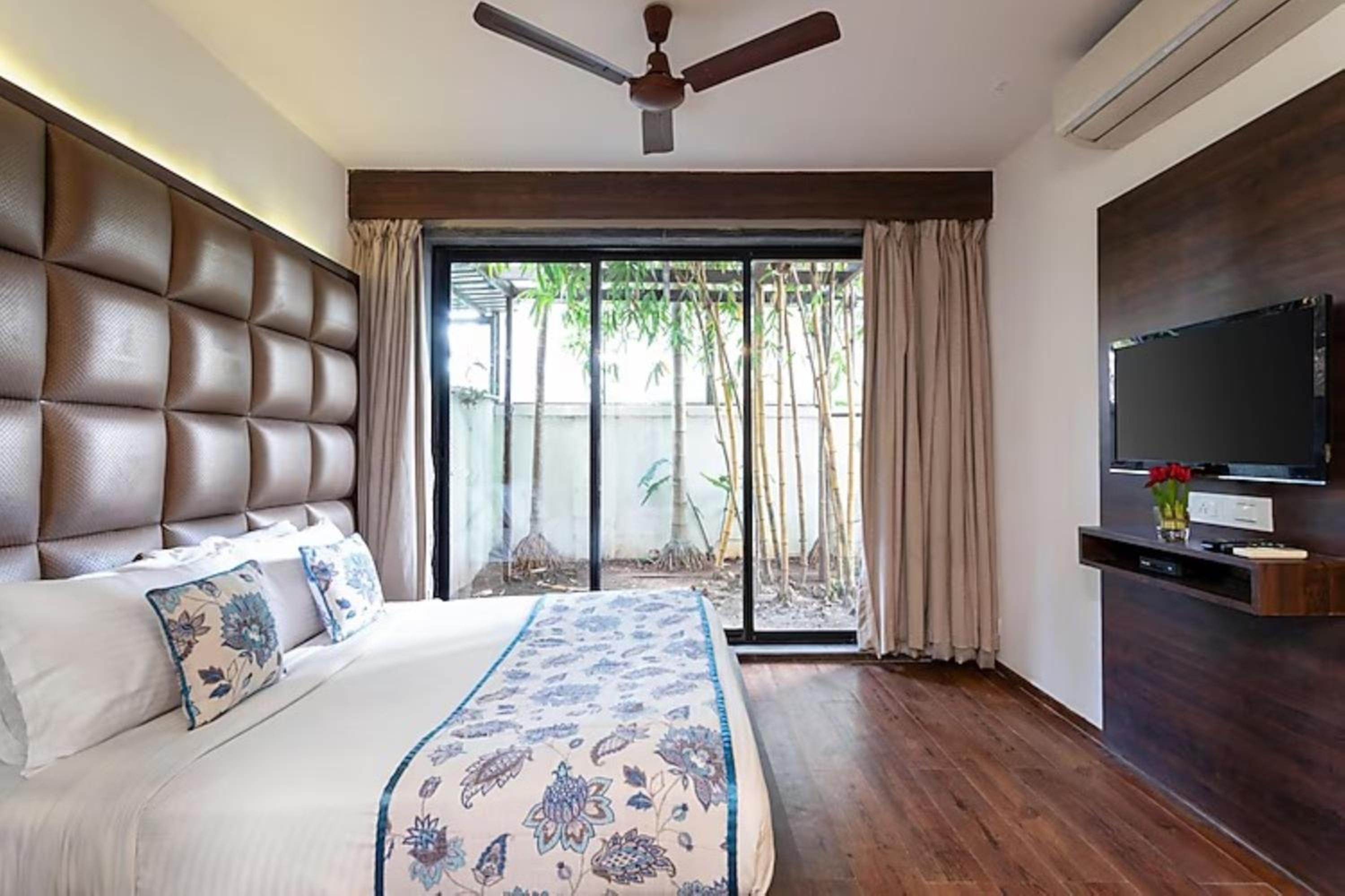 Deluxe Room with private kitchenette