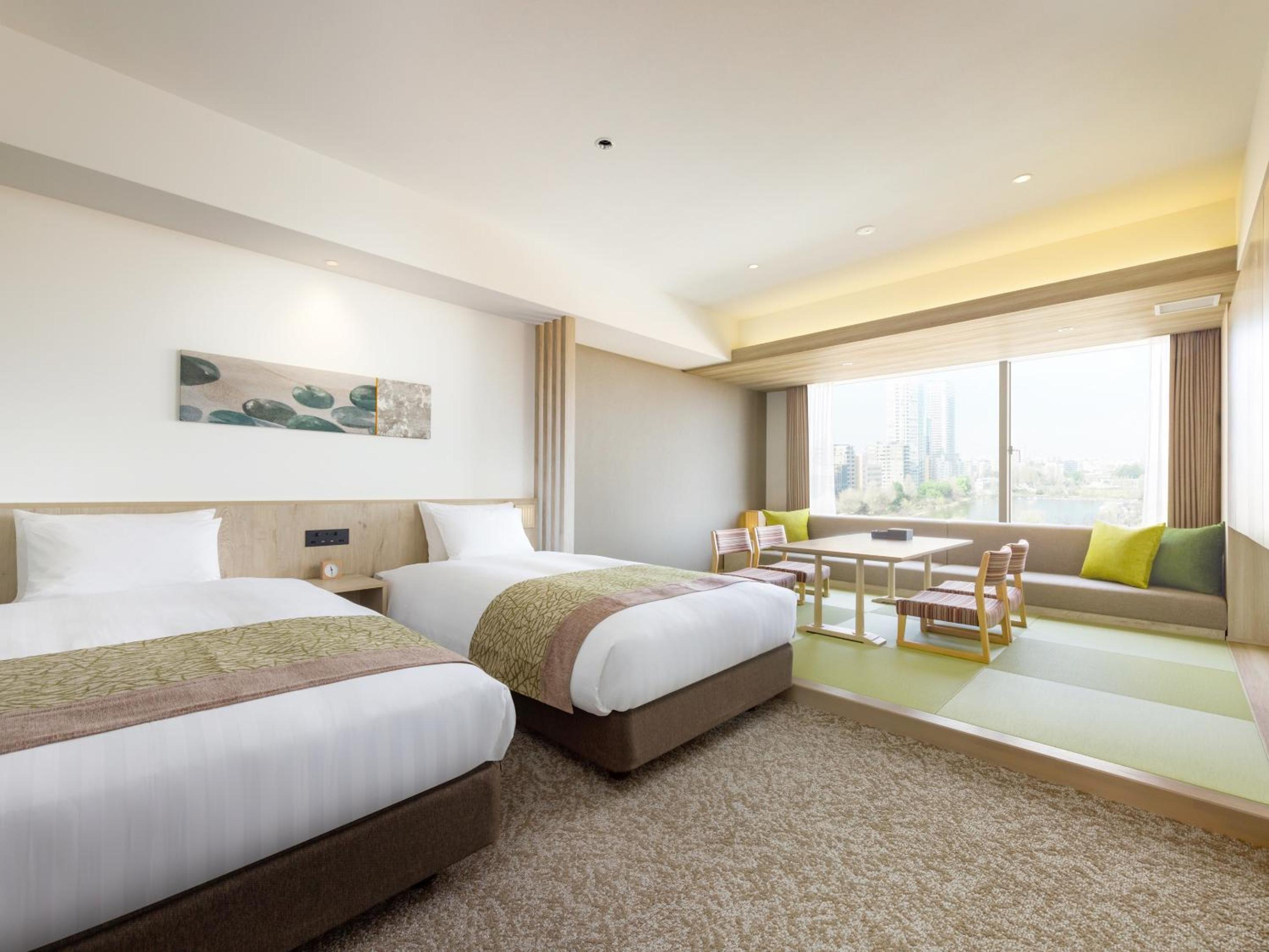 Deluxe Family Room