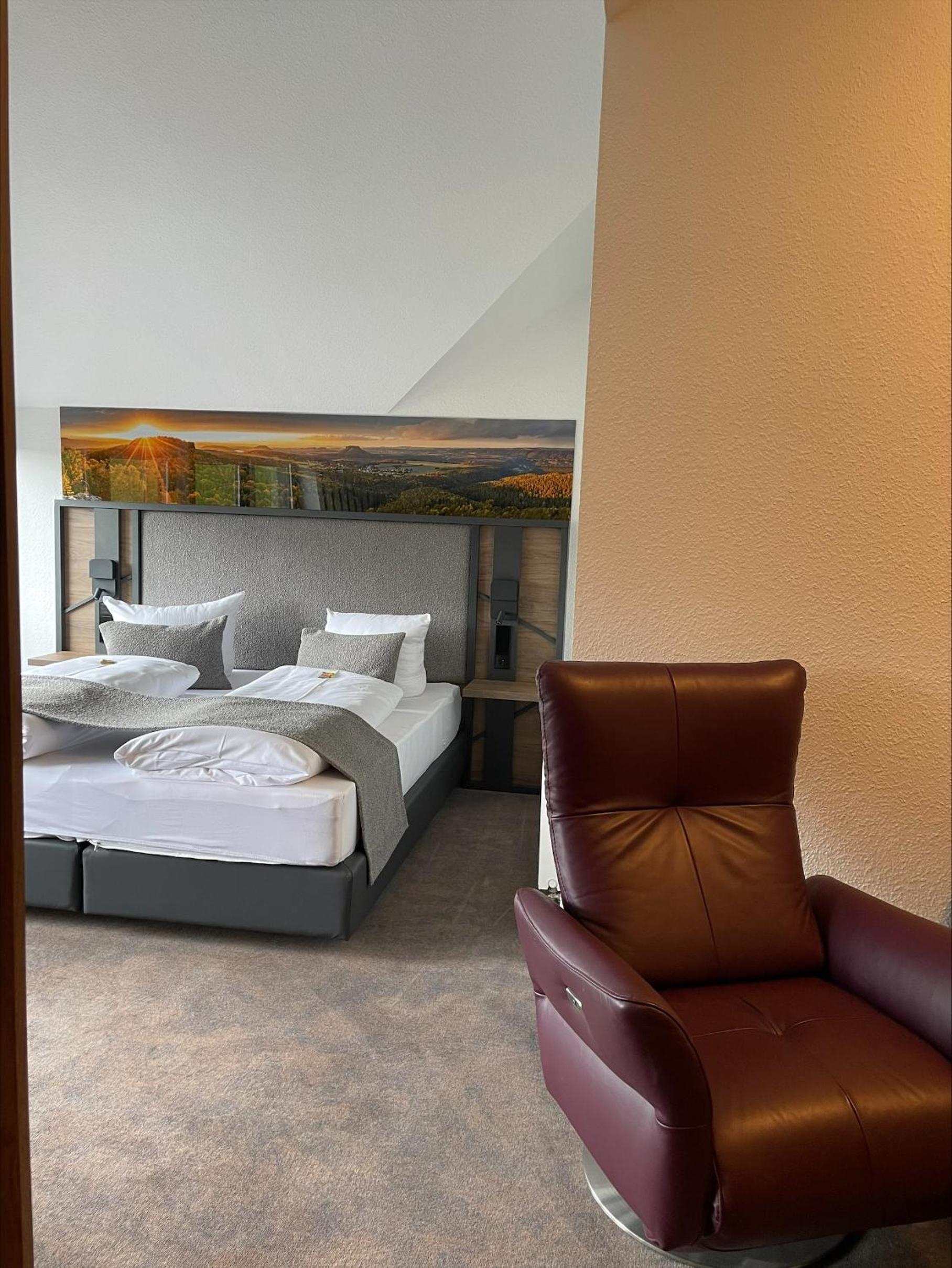 Deluxe Double Room - Photo 8