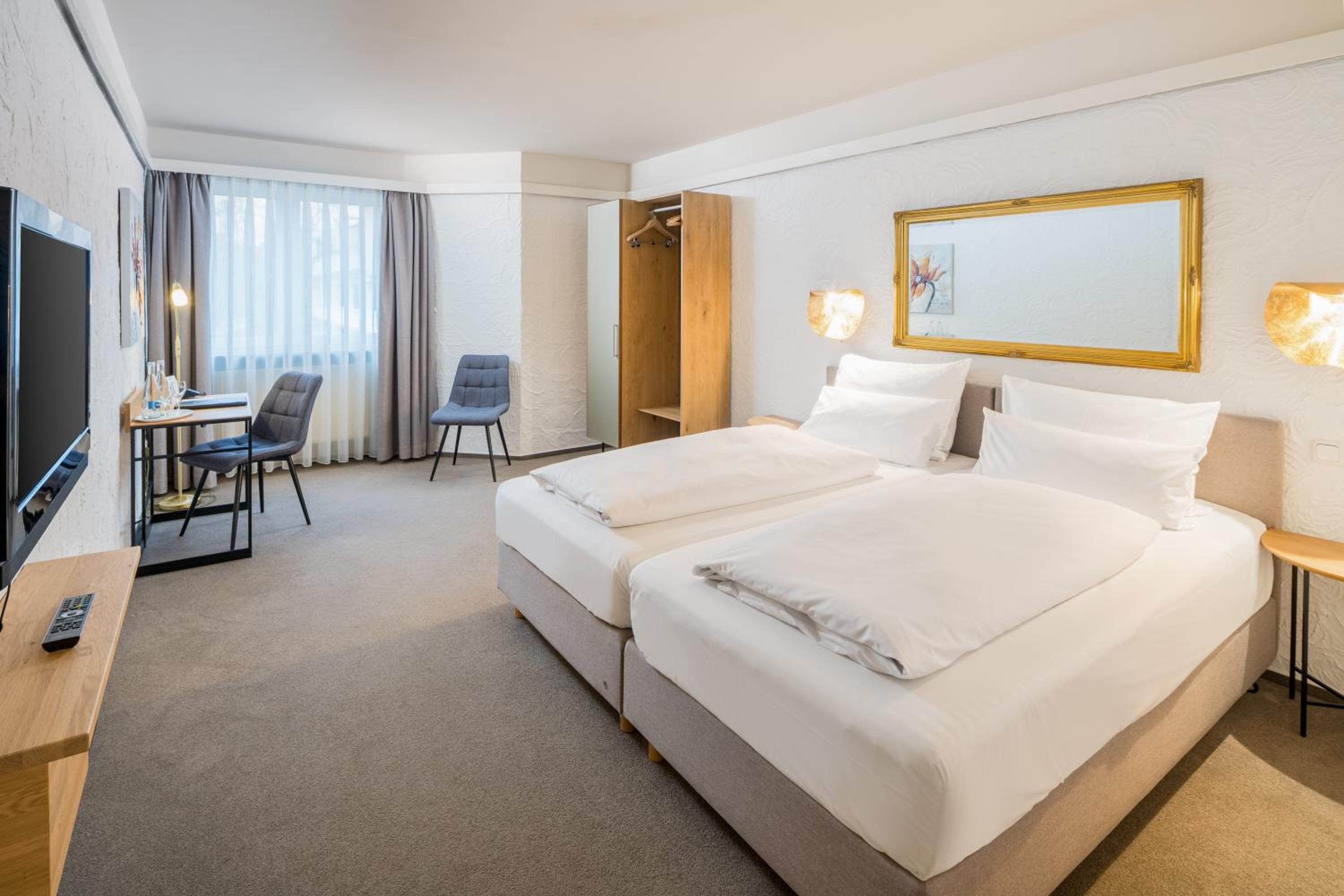 Standard Queen Room - Photo 5