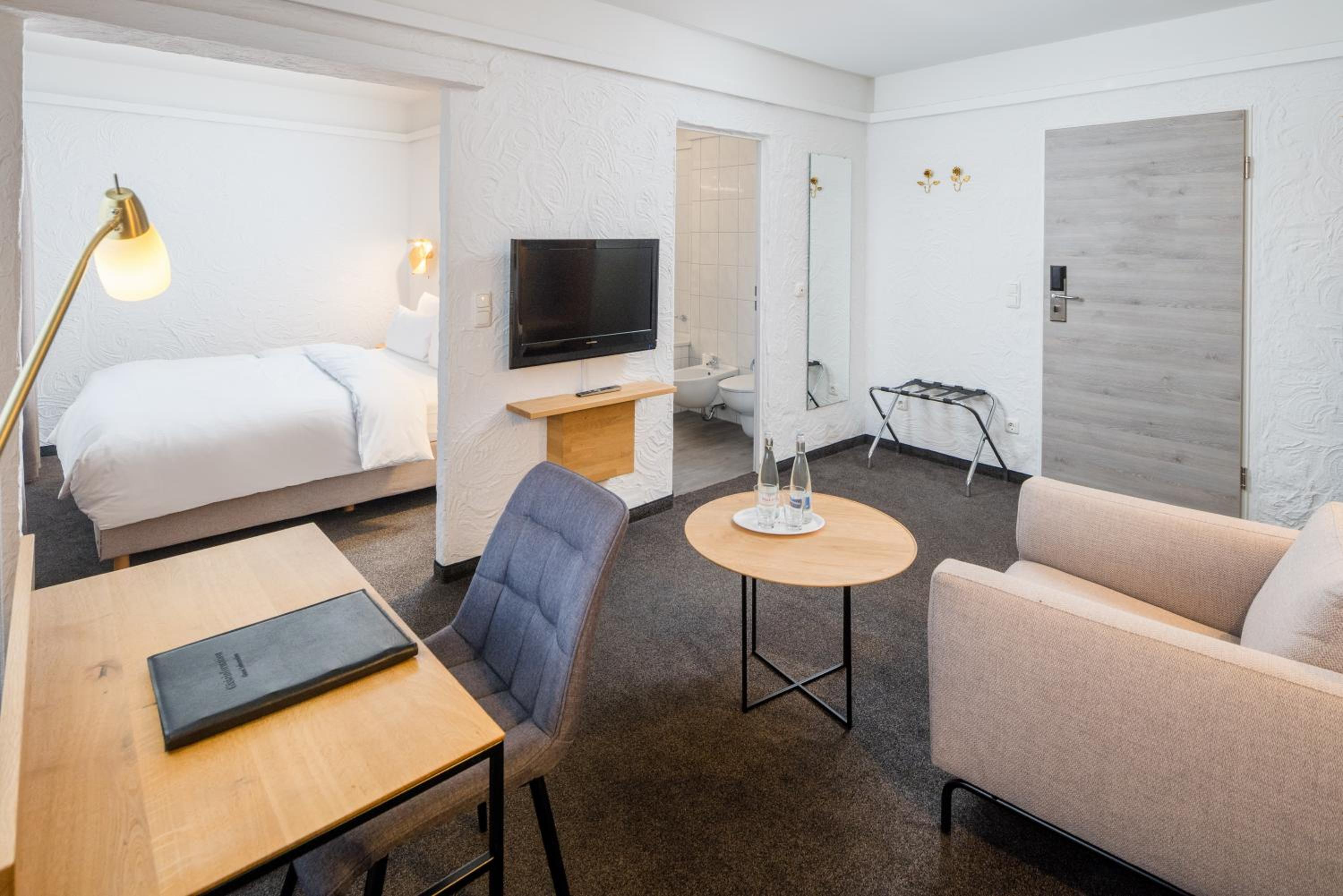 Comfort Queen Room with City View - Photo 3