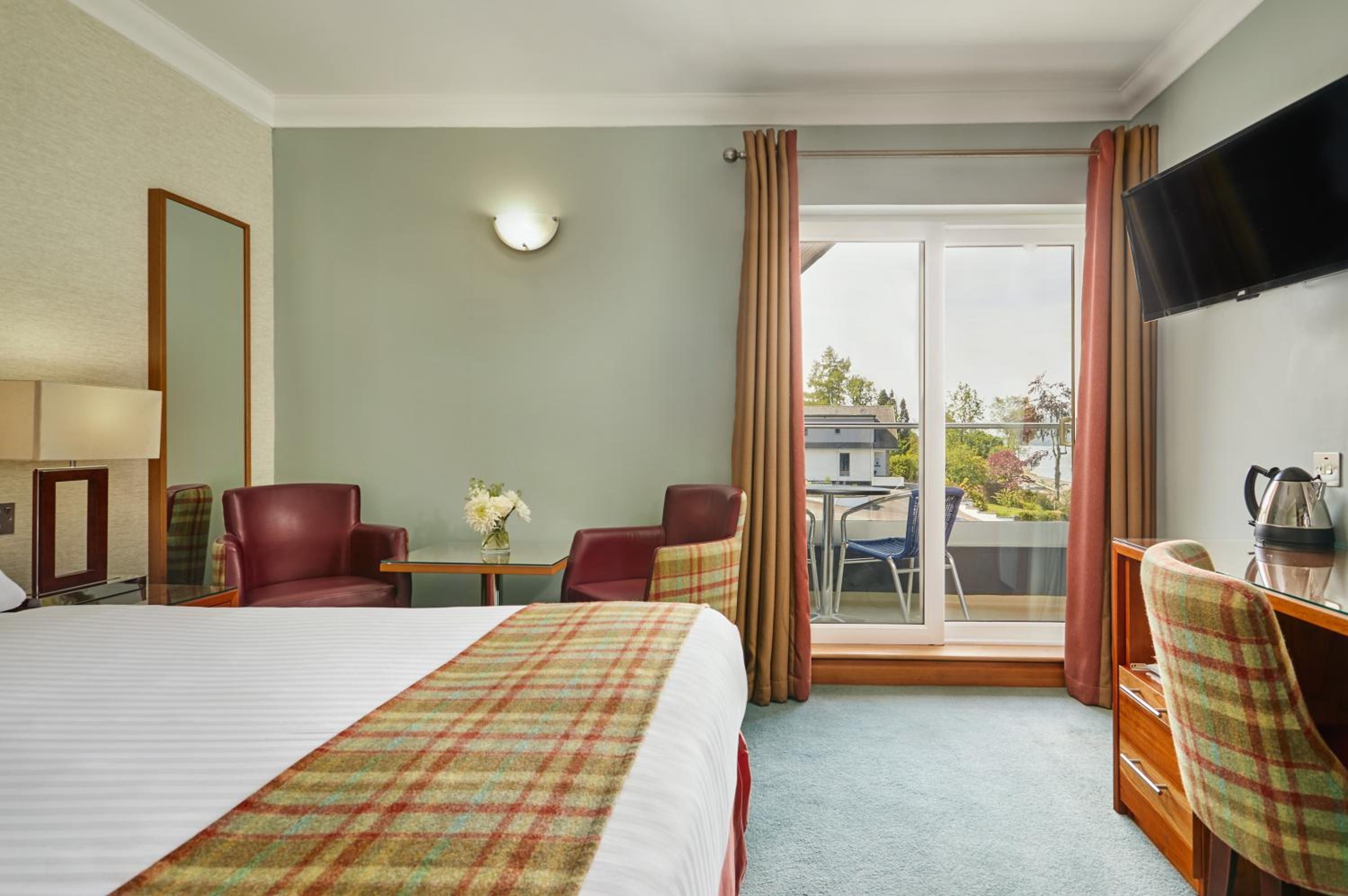 Queen Room with Balcony and Partial Loch view - Photo 1