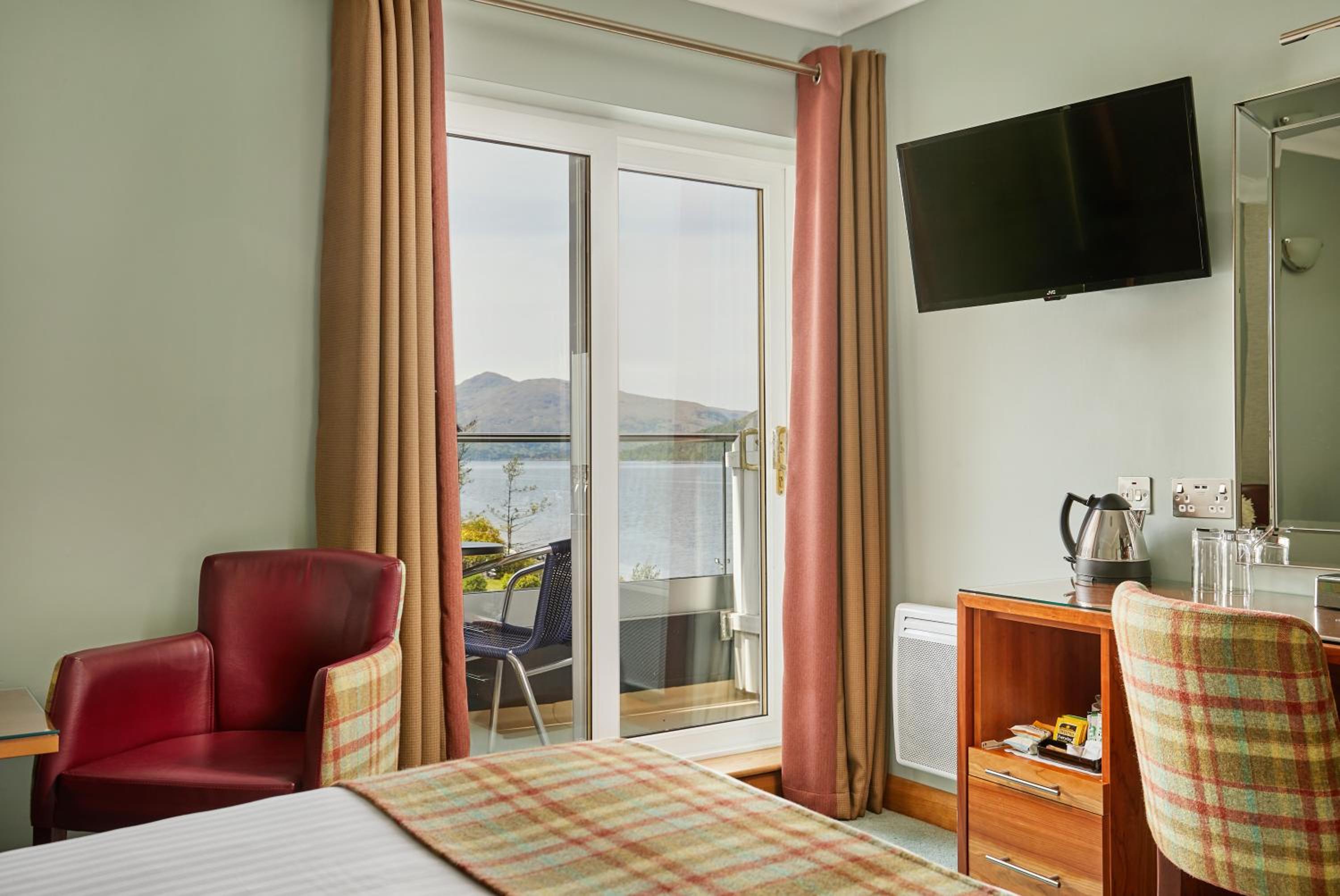 Queen Room with Balcony and Partial Loch view - Photo 2