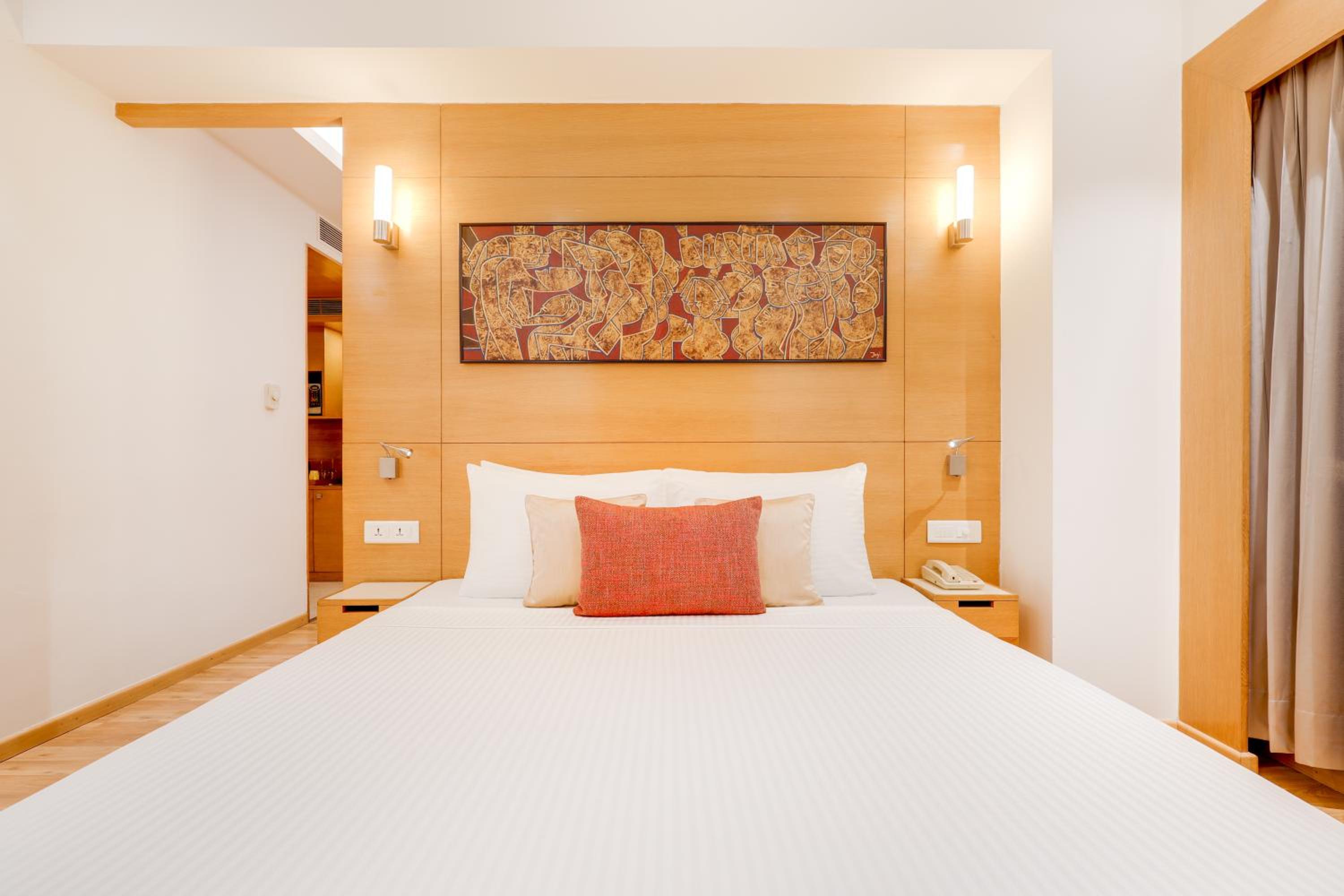 Executive Suite - Photo 1