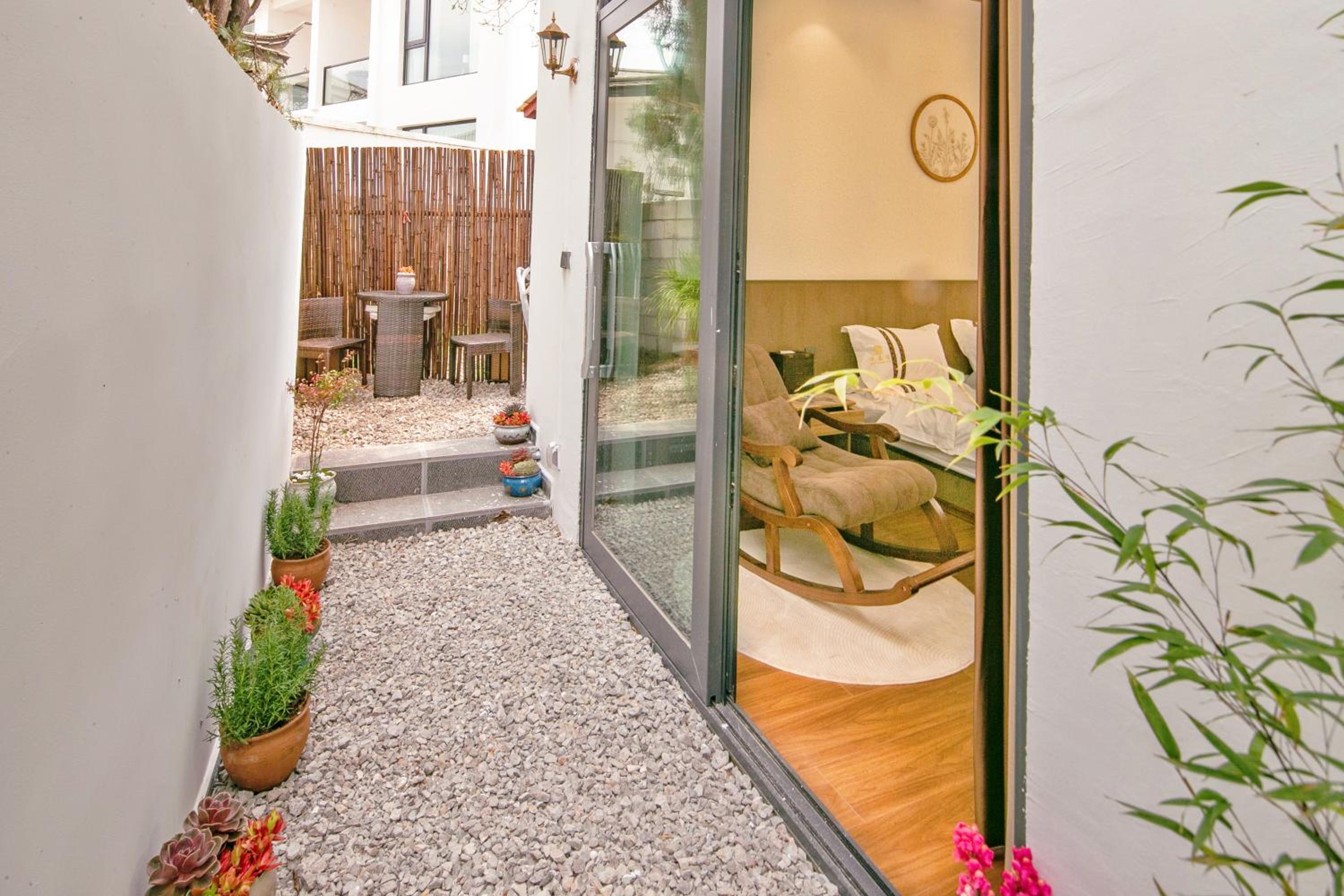 Garden View King Room photo 2