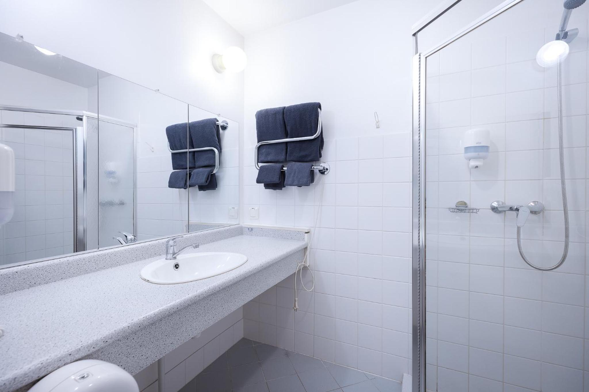 Standard Double or Twin Room with Balcony - Photo 6