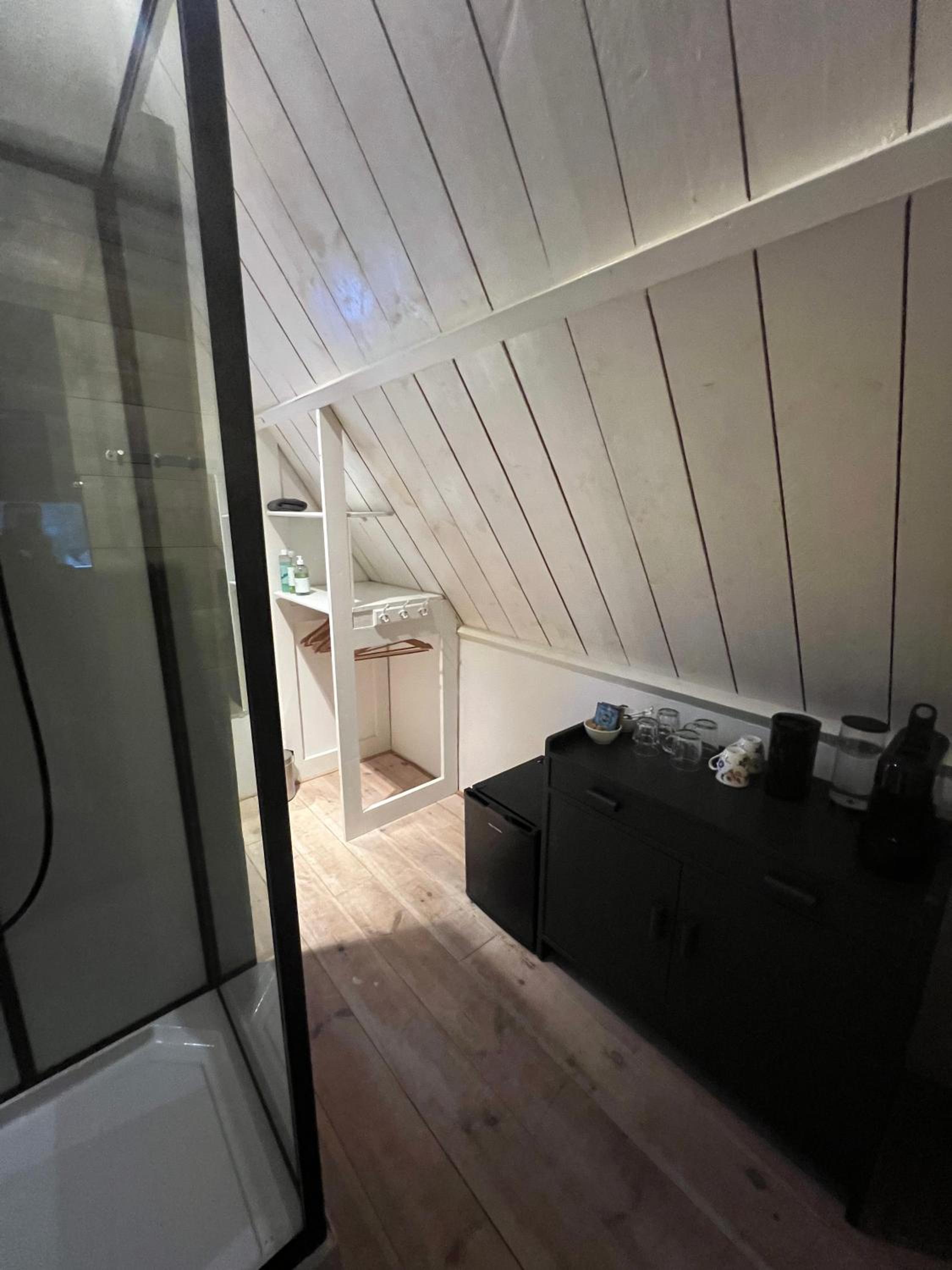 Deluxe Family Suite - Photo 4