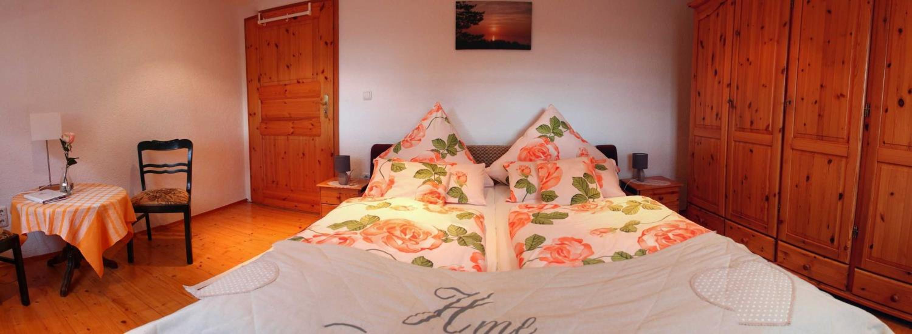 One-Bedroom Apartment with Mountain View photo 1