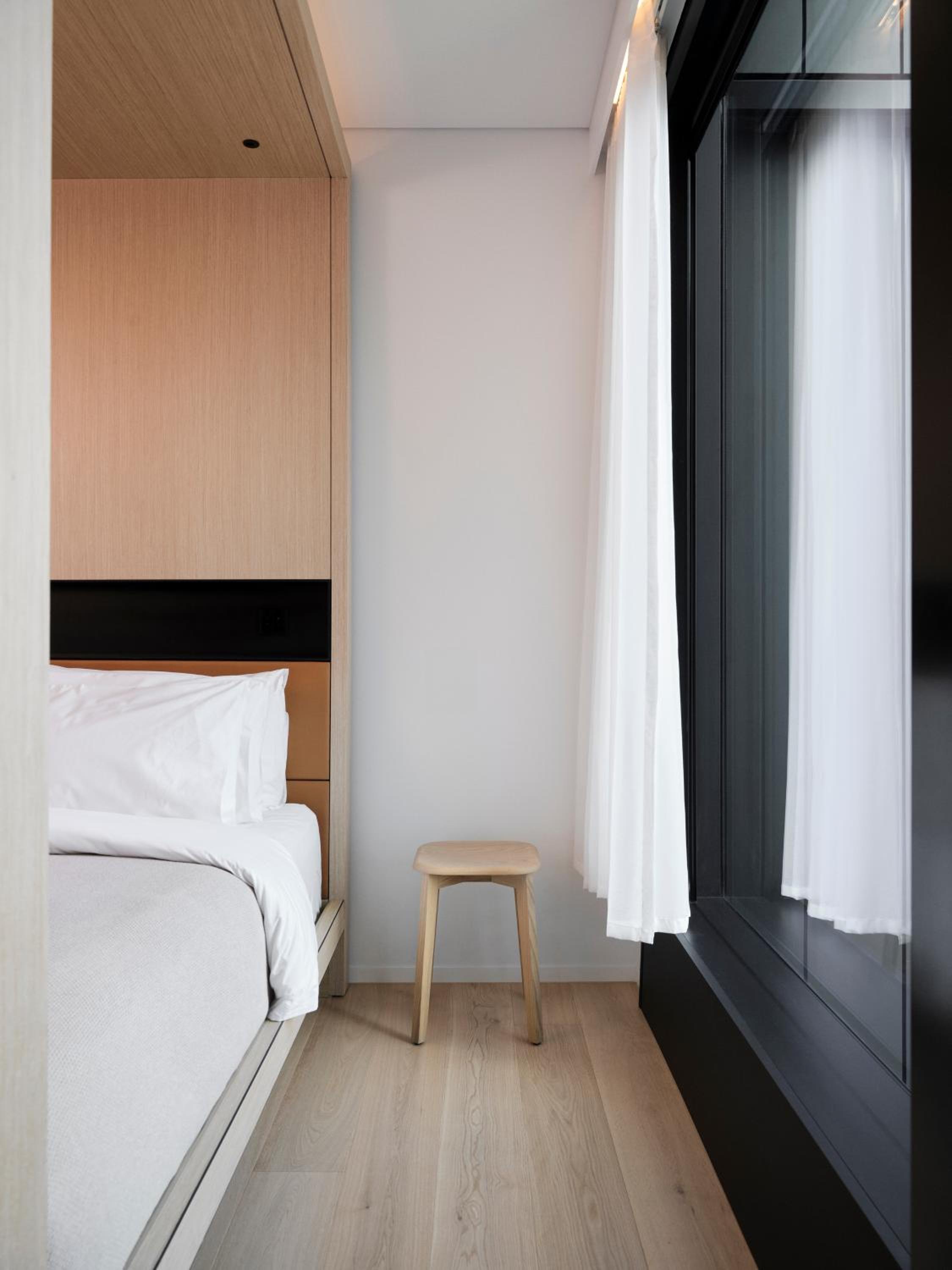 Luxe Apartment photo 2