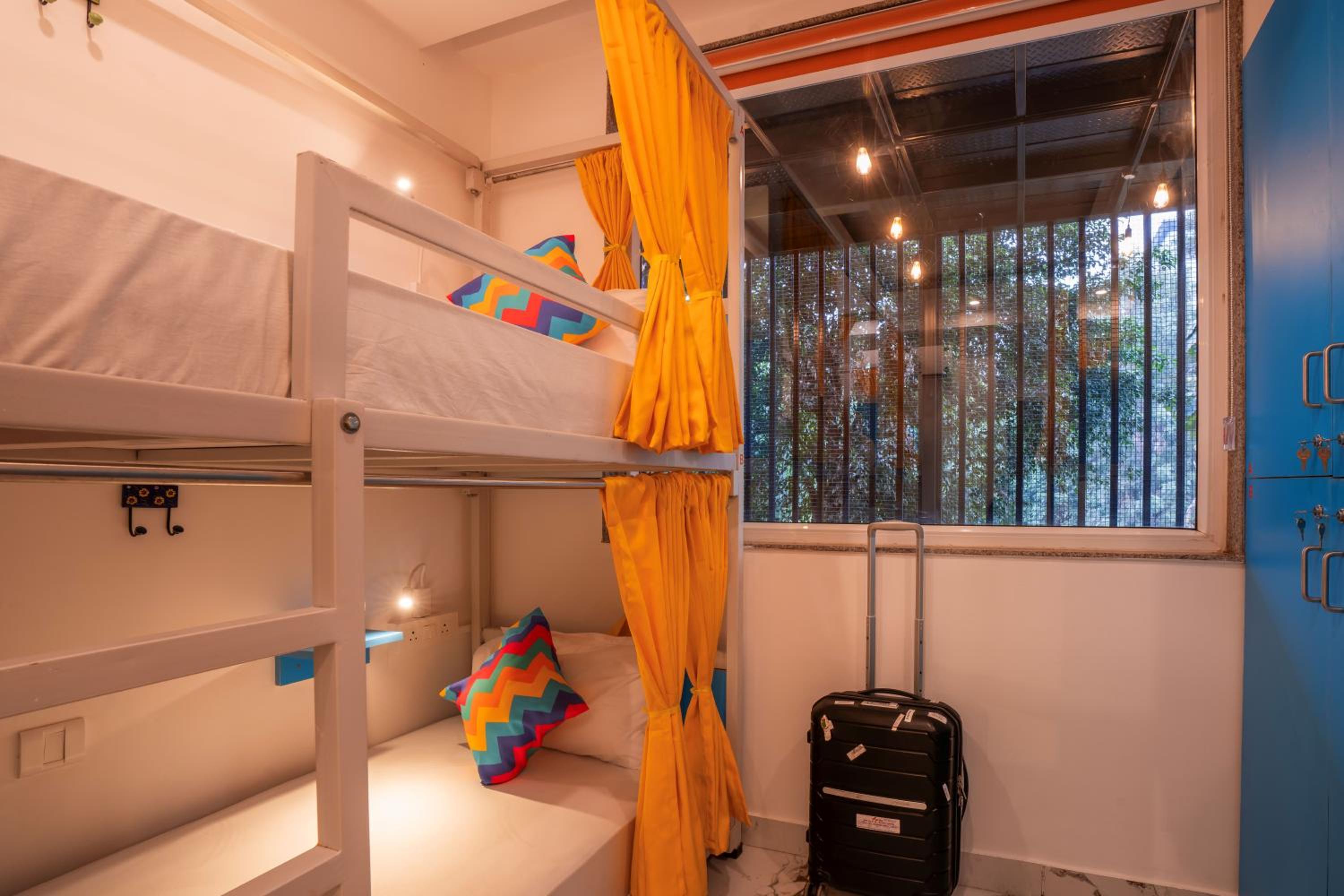 Bed in 6 Bed Mixed A/C Dormitory Room with Ensuite Bathroom photo 1