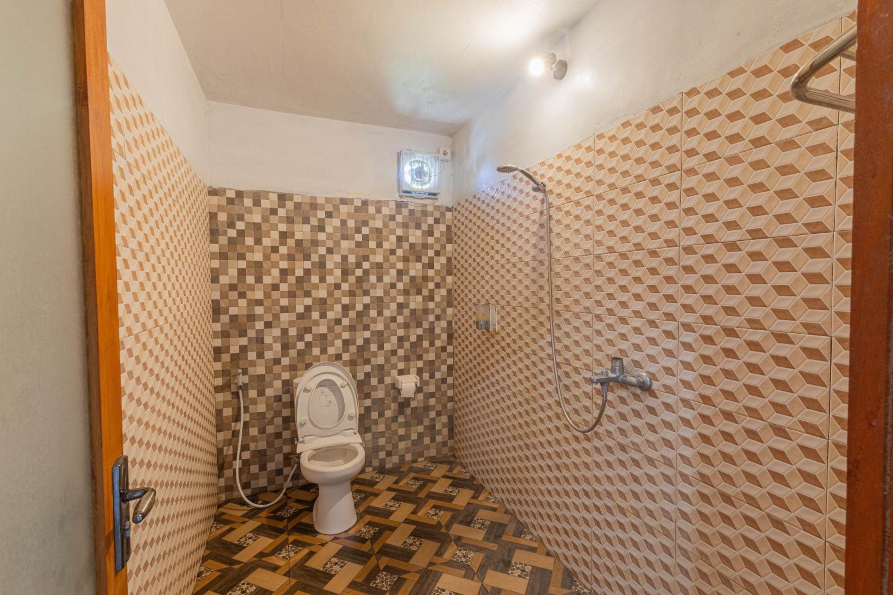 Deluxe Double Room (2 Adults + 1 Child) - Photo 34