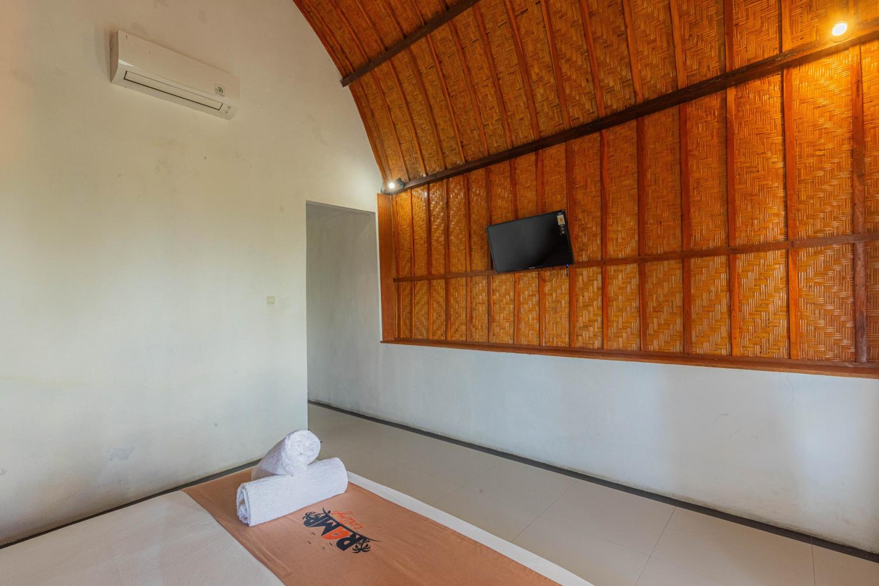 Deluxe Double Room (2 Adults + 1 Child) - Photo 1