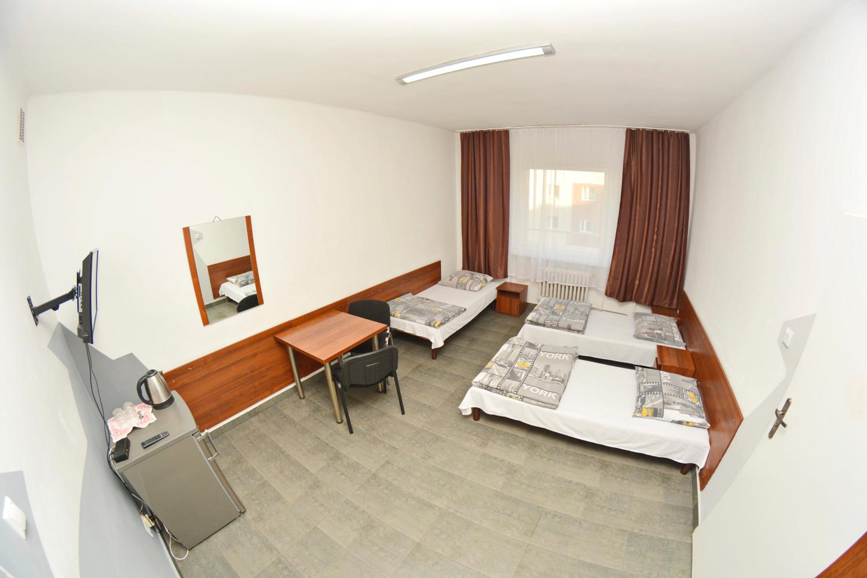 Triple Room with Private Bathroom - Photo 2