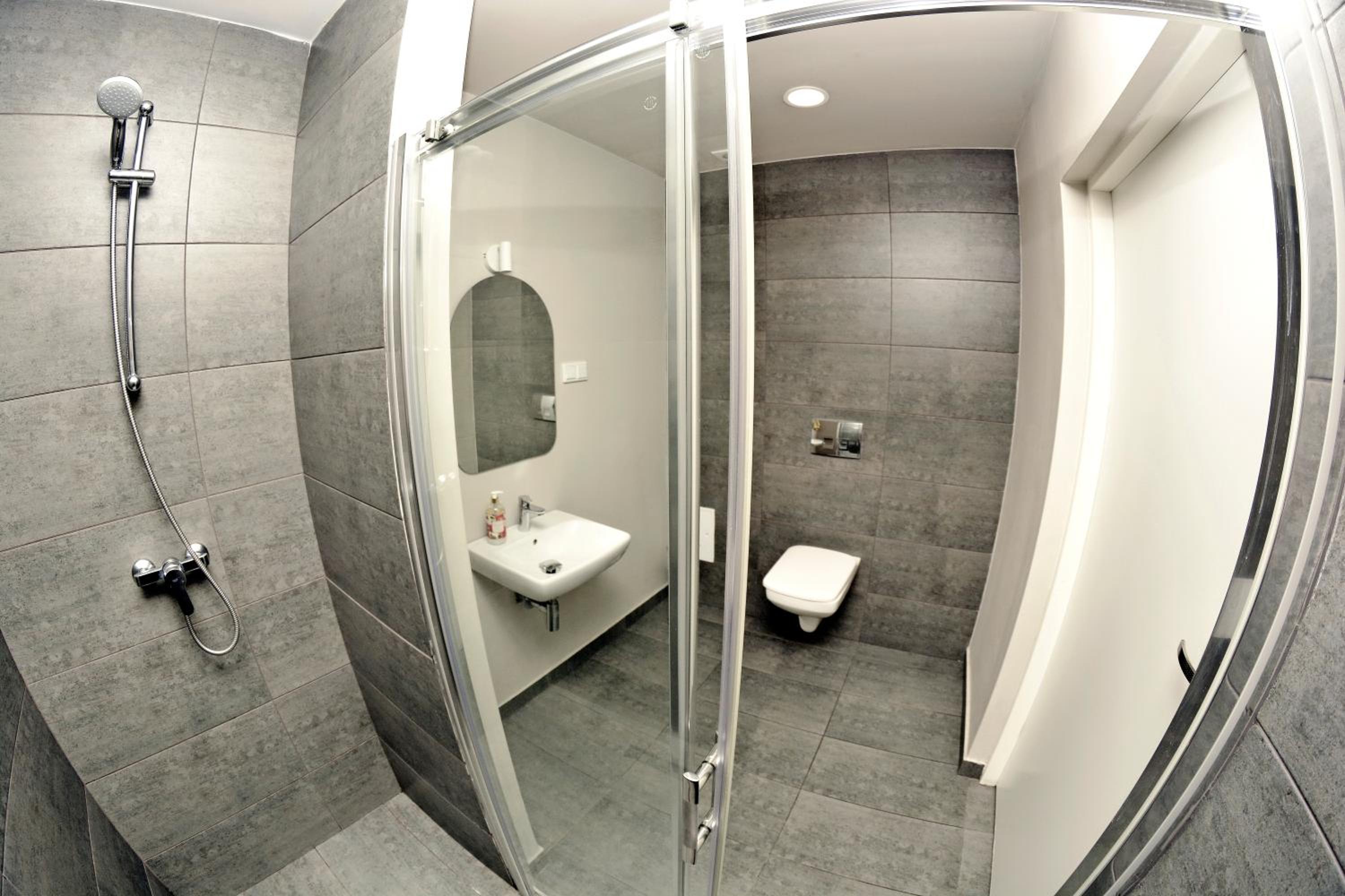 Triple Room with Private Bathroom - Photo 5