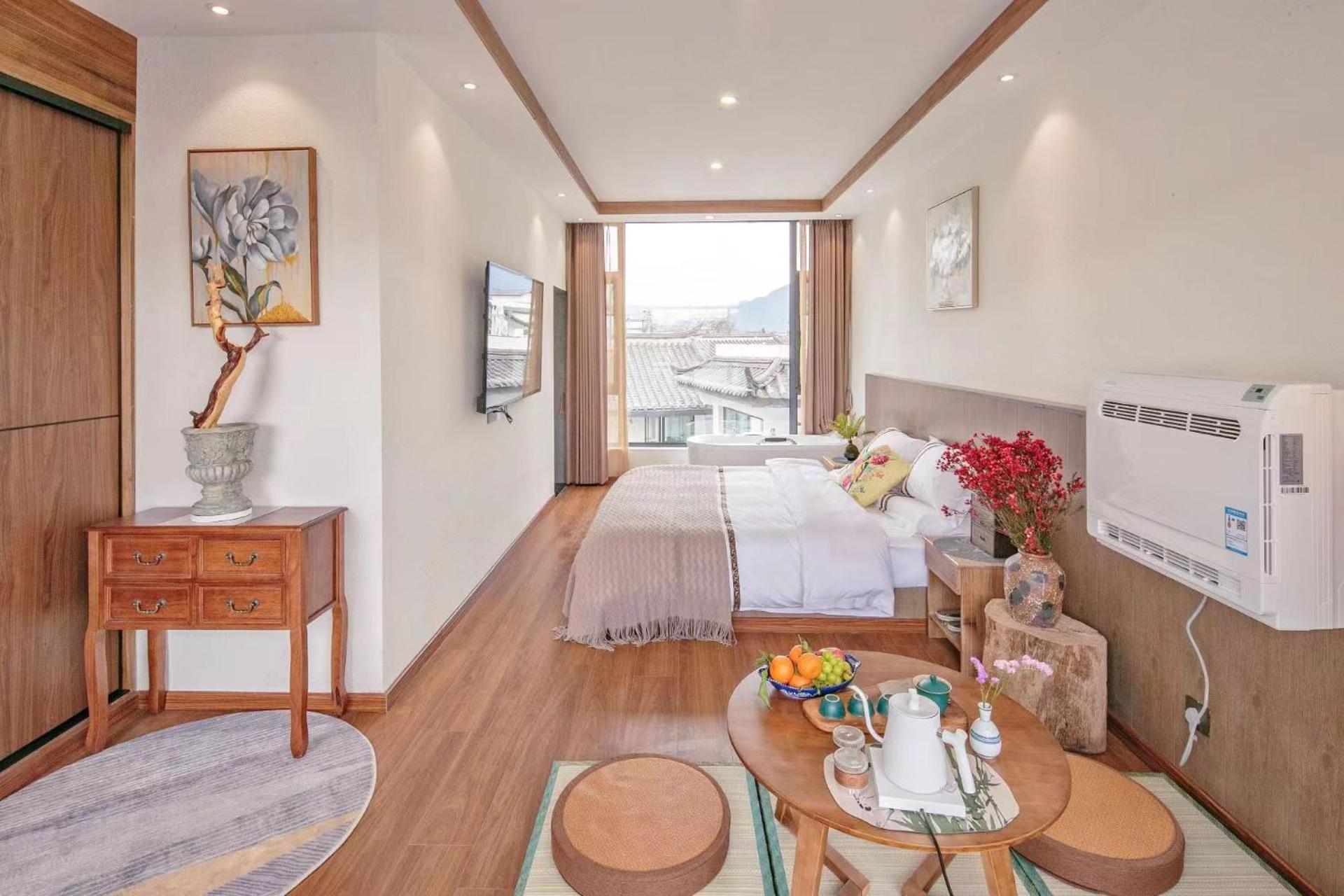 Snowy Mountain View King Room photo 3