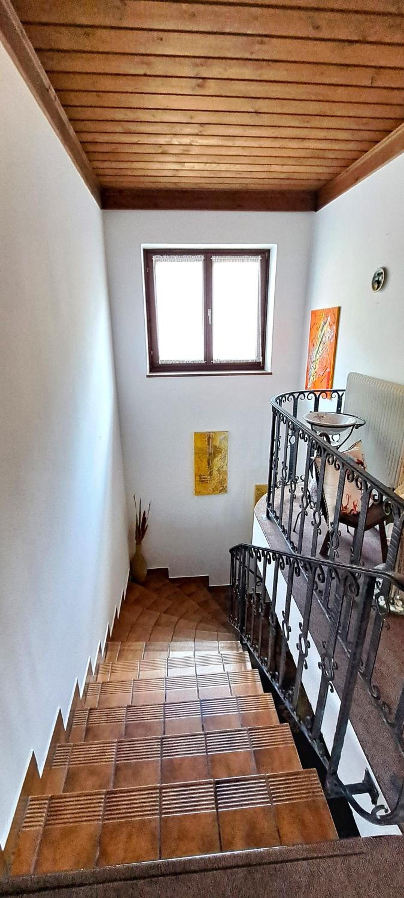 Four-Bedroom Apartment with Mountain View photo 2