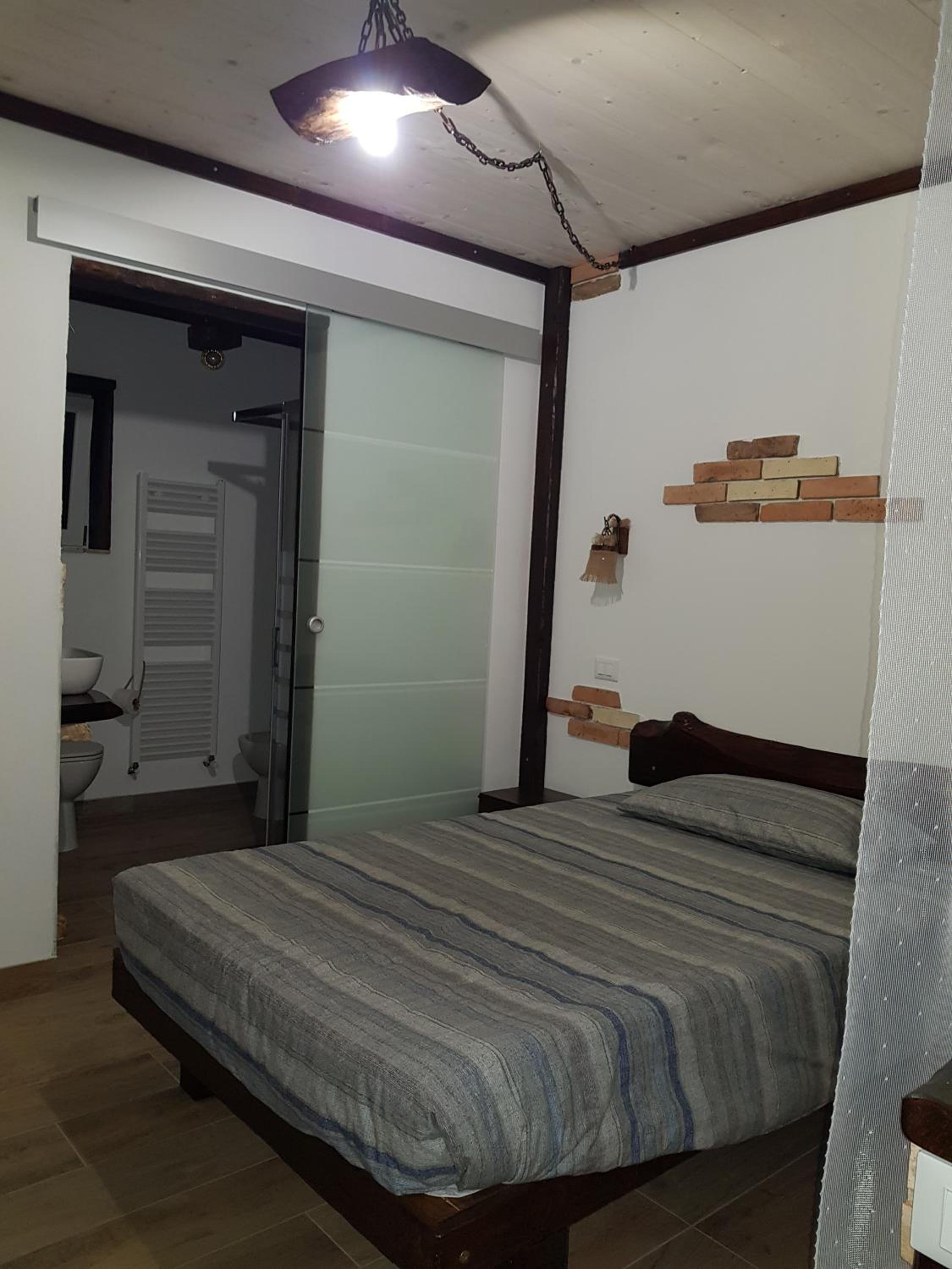 Single Room with Private Bathroom photo 1